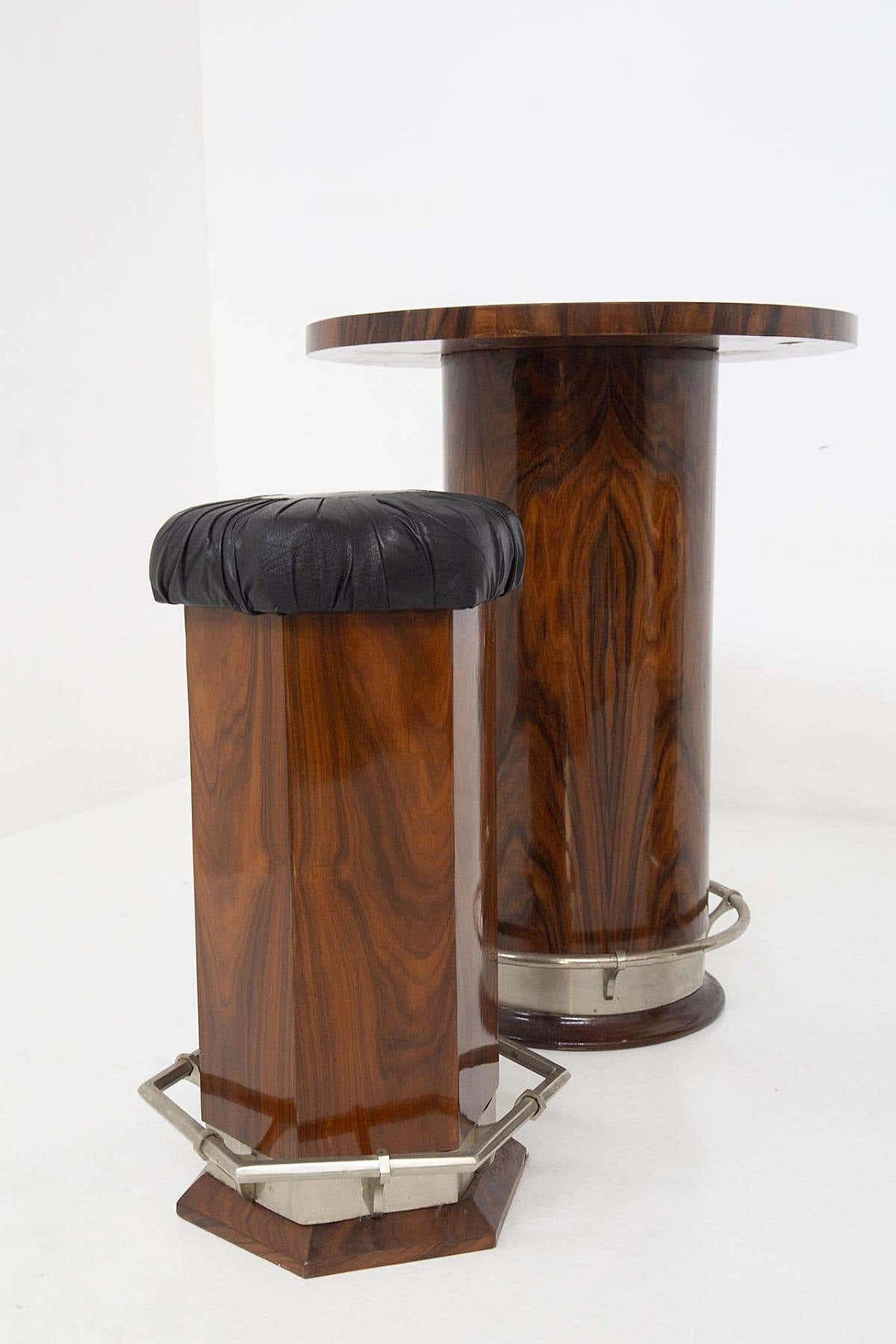 Tavolo rotondo e coppia di sgabelli in legno attribuiti a Osvaldo Borsani, anni '50 8