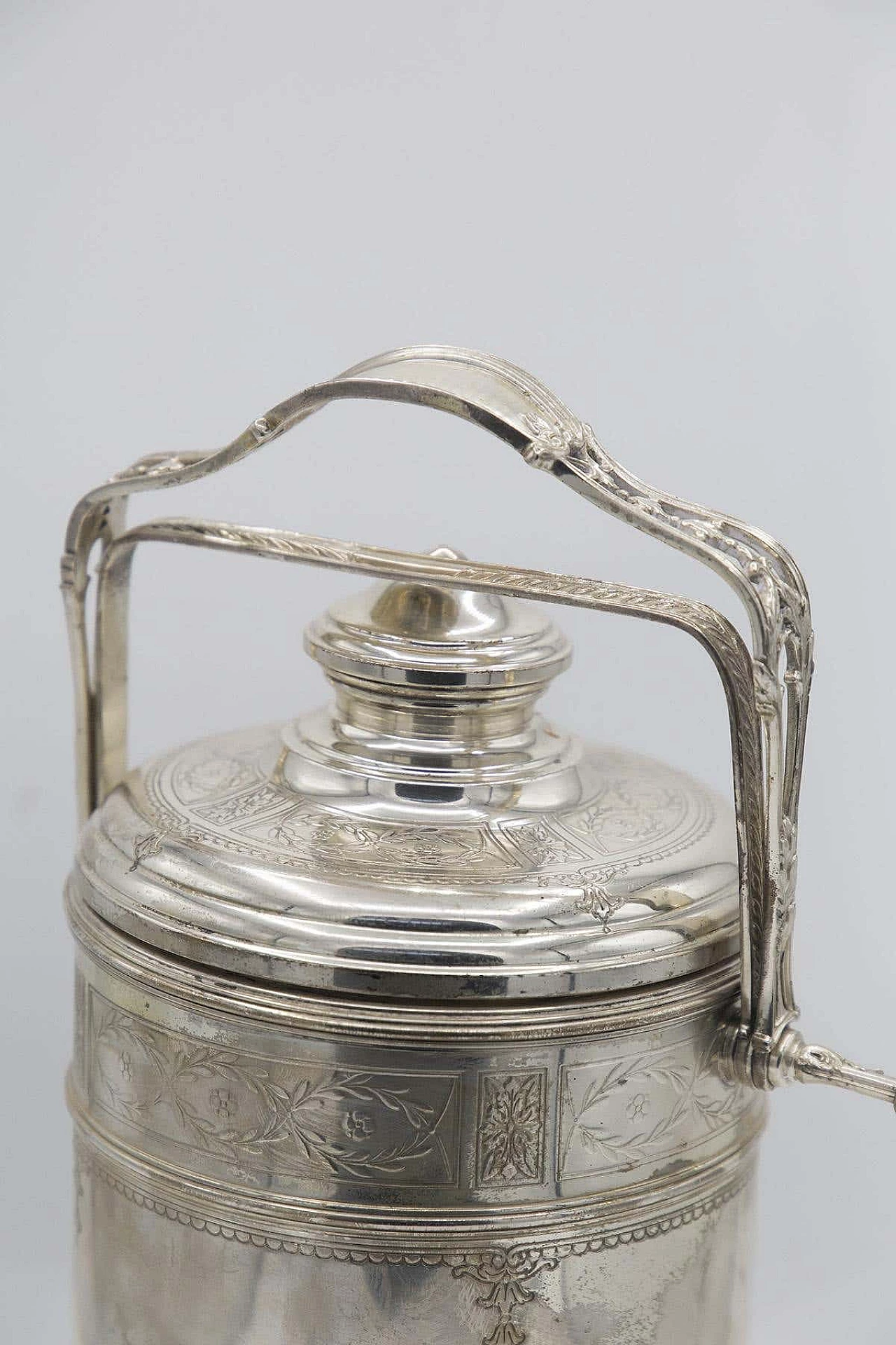 Sterling silver thermos flask with decorations for Cartier, early 20th century 2