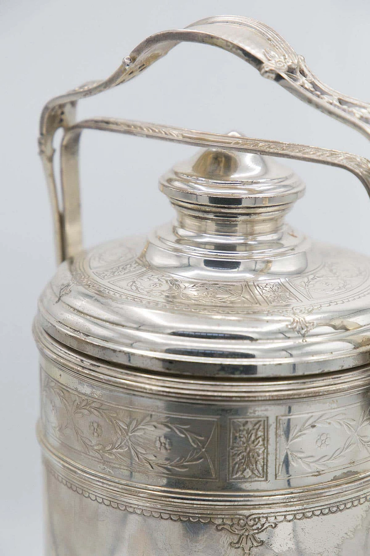 Sterling silver thermos flask with decorations for Cartier, early 20th century 5