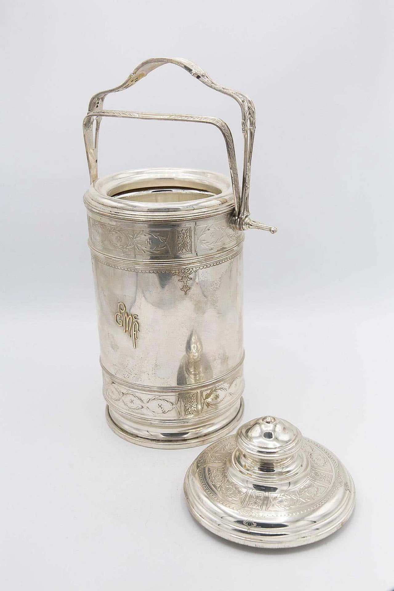 Sterling silver thermos flask with decorations for Cartier, early 20th century 6