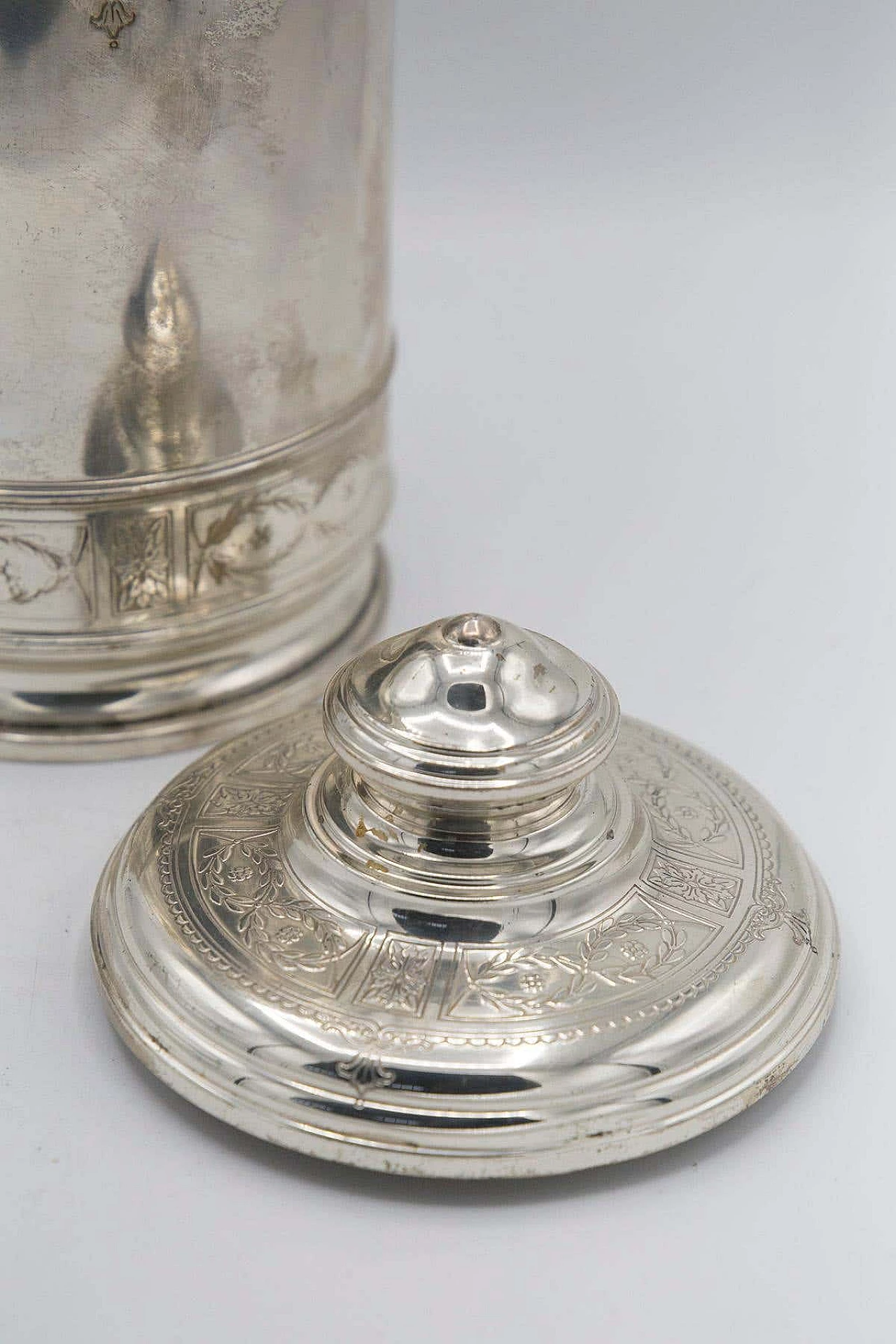Sterling silver thermos flask with decorations for Cartier, early 20th century 7