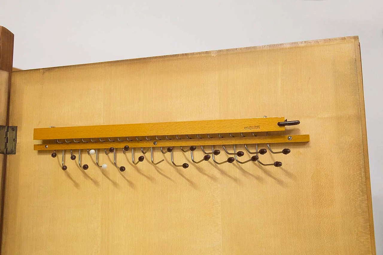 Armadio in legno con pannelli decorati di Paolo Buffa in collaborazione con Reguitti per La Permanente Cantù, anni '50 11