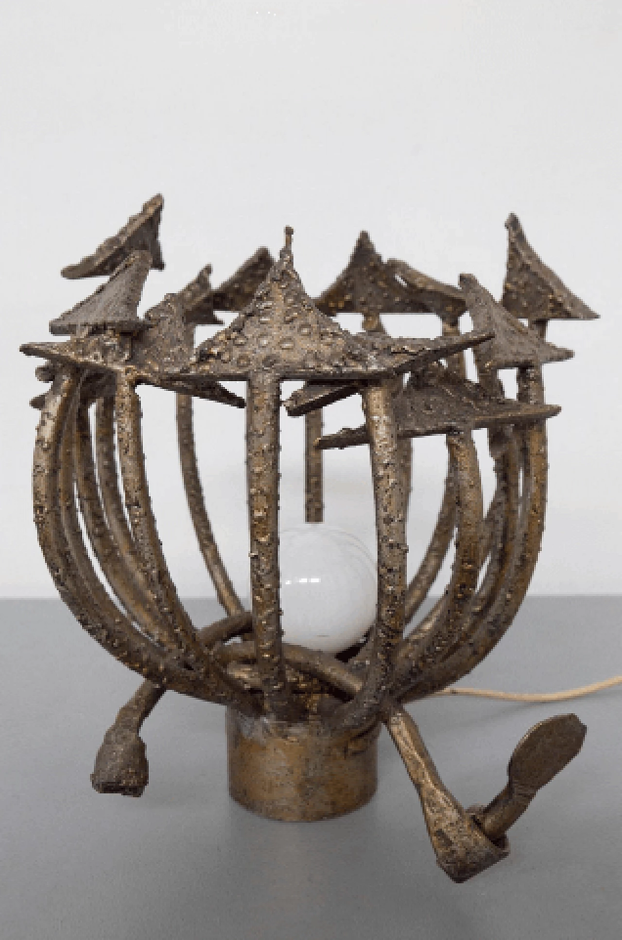 Lampada da tavolo in ferro battuto di Salvino Marsura, anni '70 2