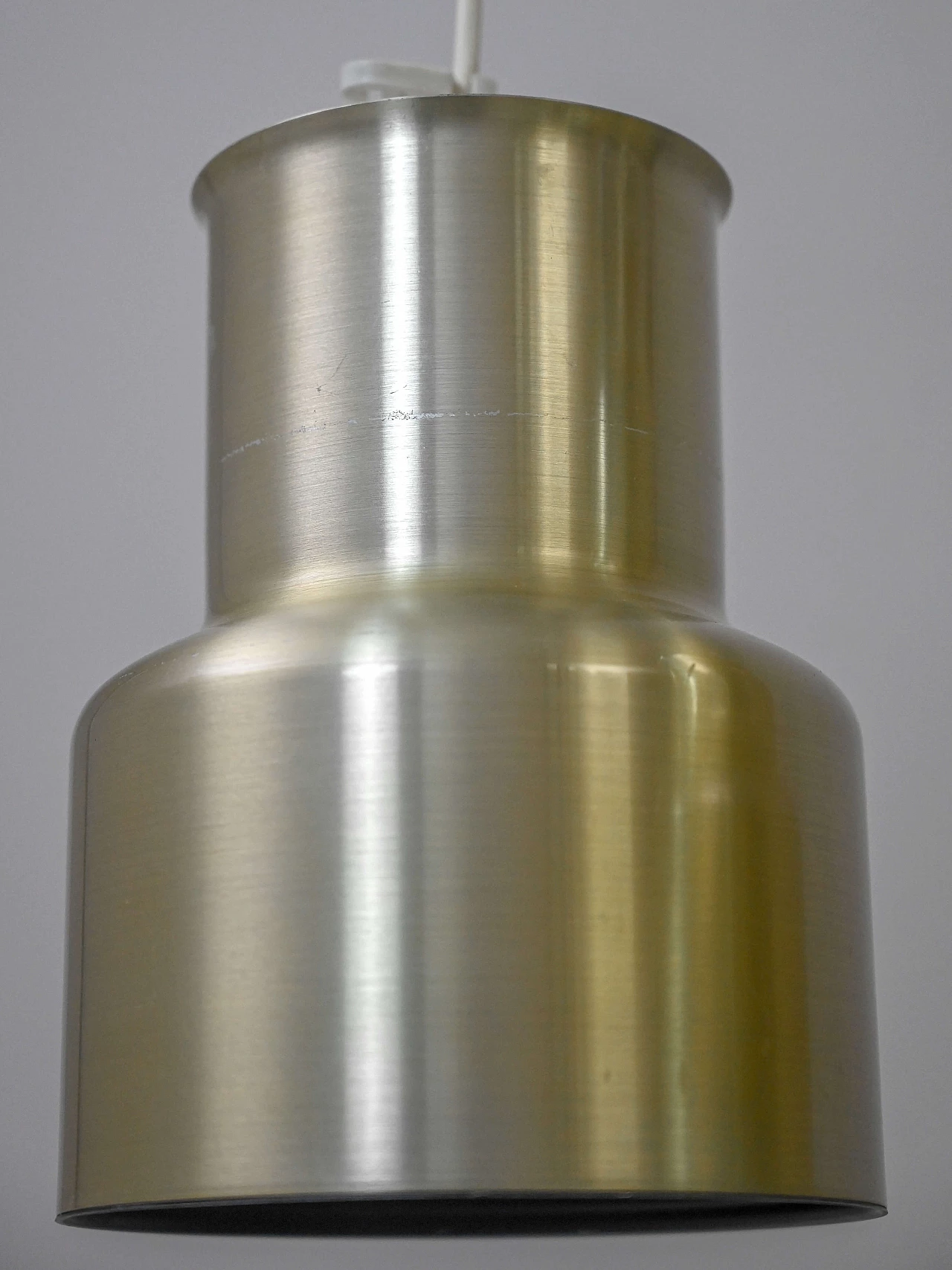 Coppia di lampade a sospensione in lamiera dorata, anni '60 2