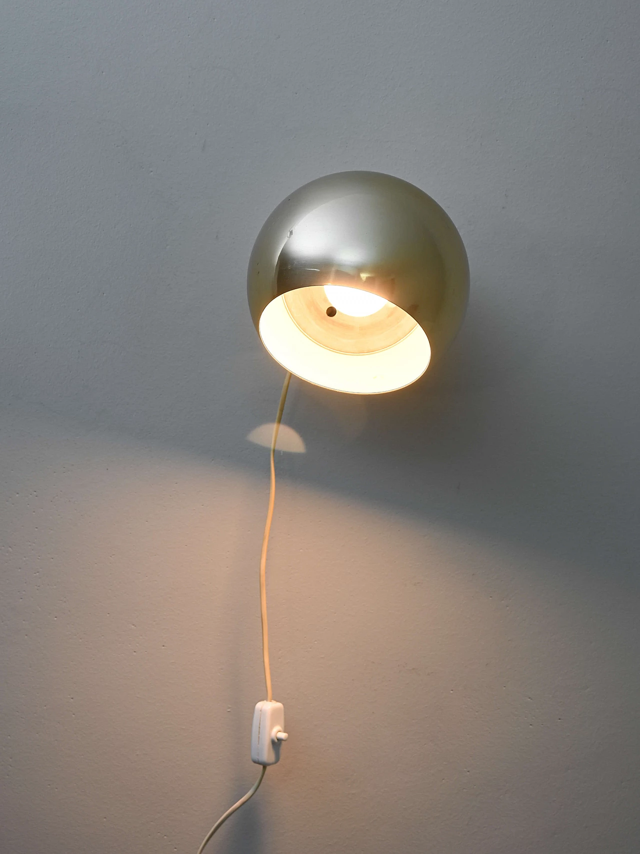 Gilded metal wall lamp, 1970s 1