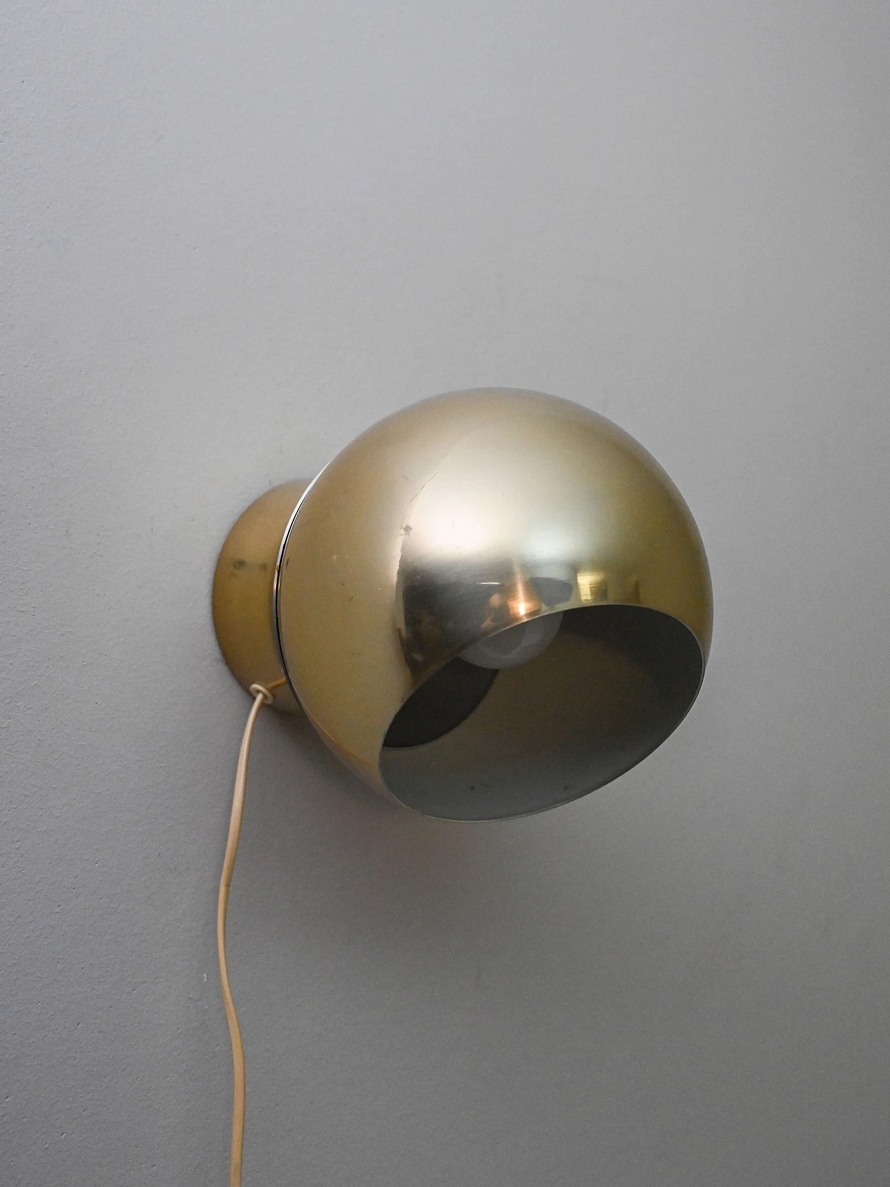 Gilded metal wall lamp, 1970s 9