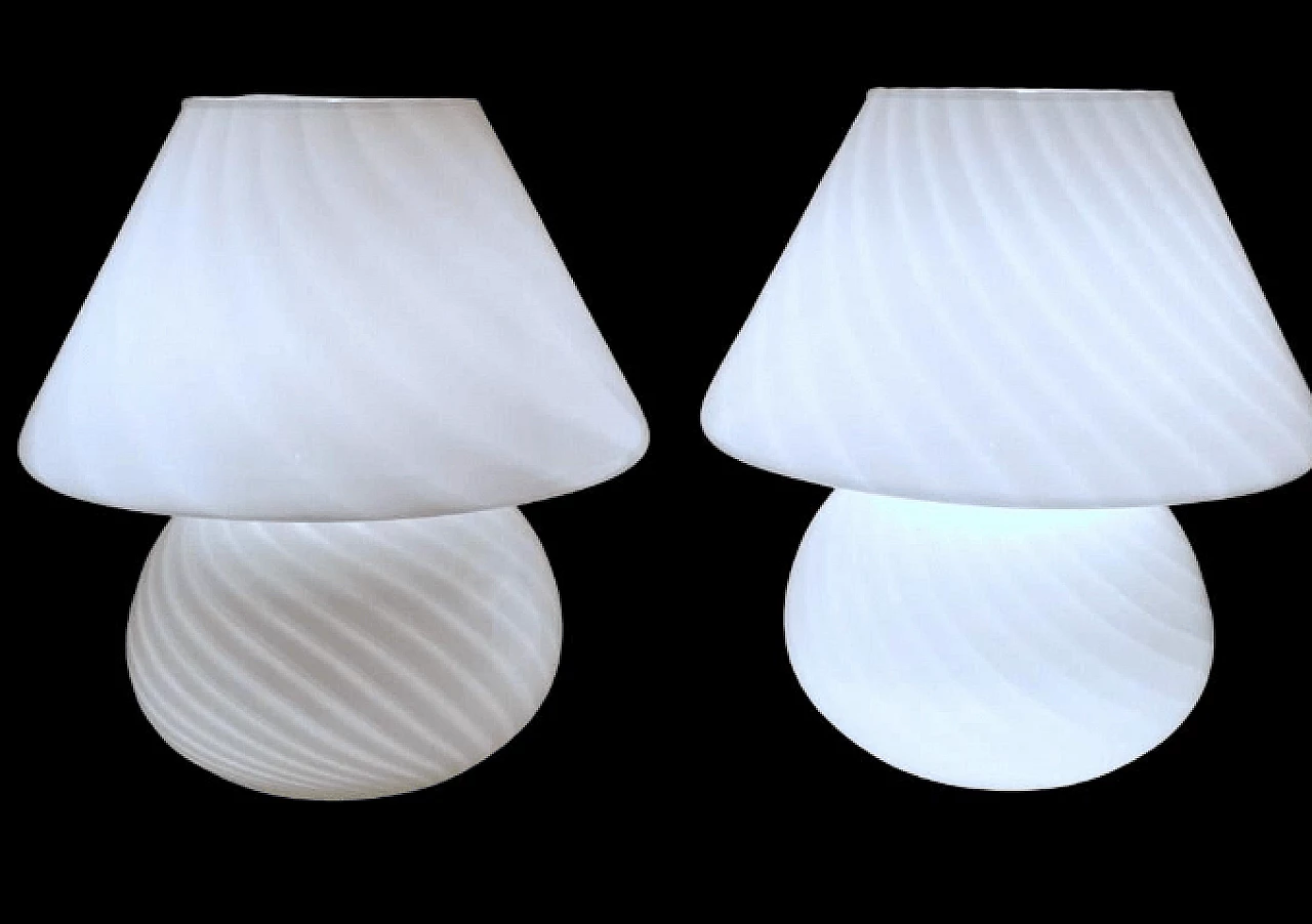 Coppia di lampade da tavolo in vetro attribuite a Venini, anni '70 3