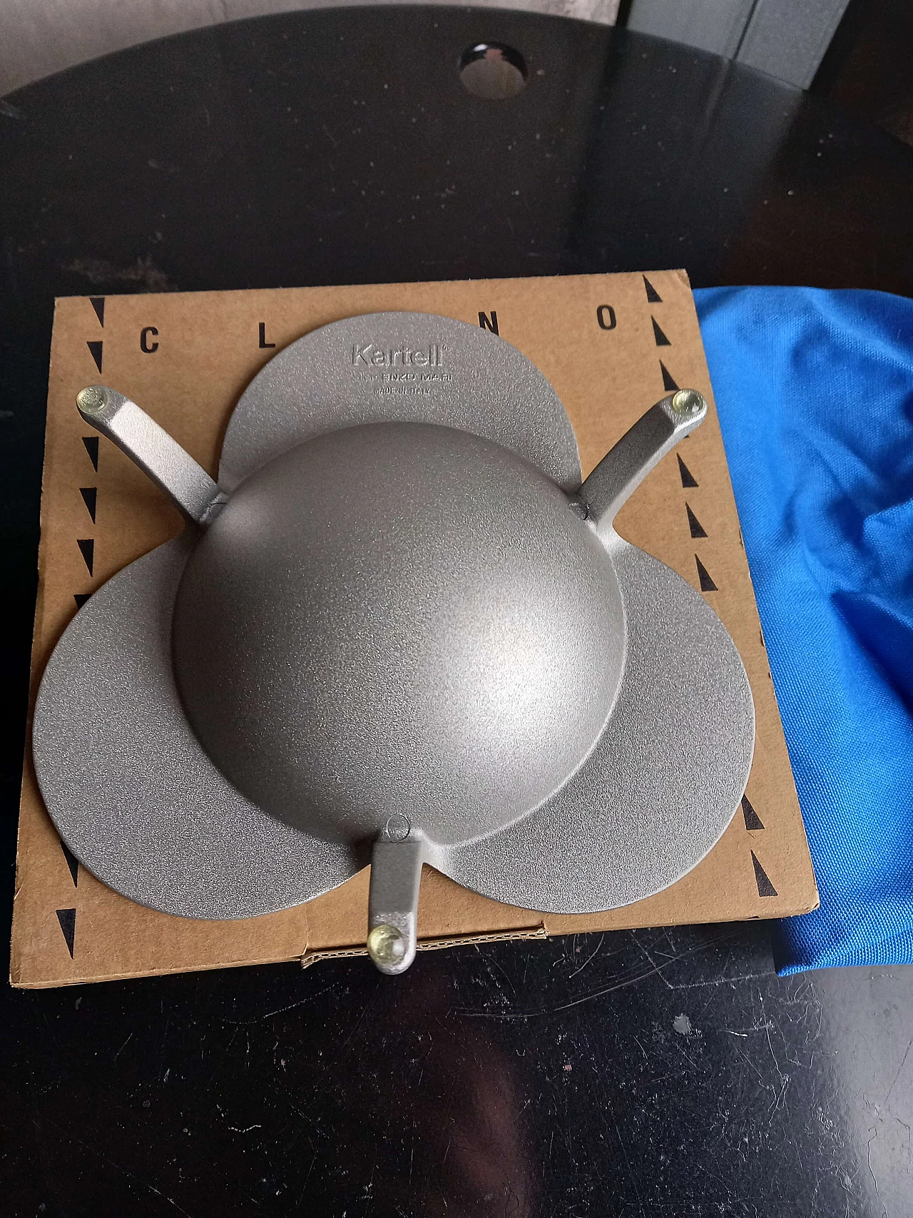 Posacenere Clino in metallo di Enzo Mari per Kartell, anni '60 4