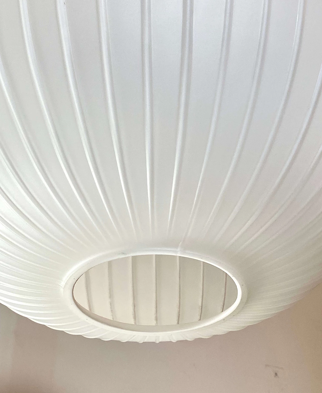Lampadario sferico con diffusore in vetro opalino, anni '60 5