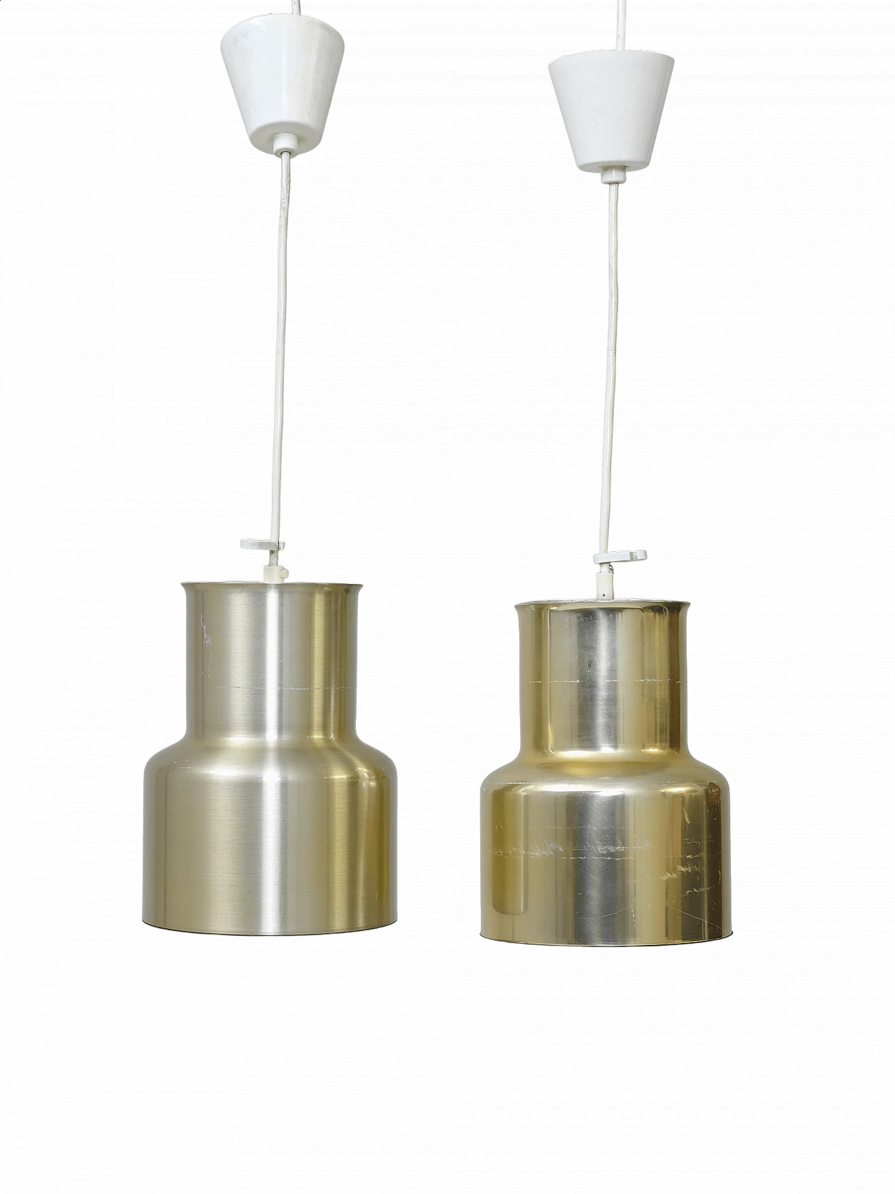 Coppia di lampade a sospensione in lamiera dorata, anni '60 11