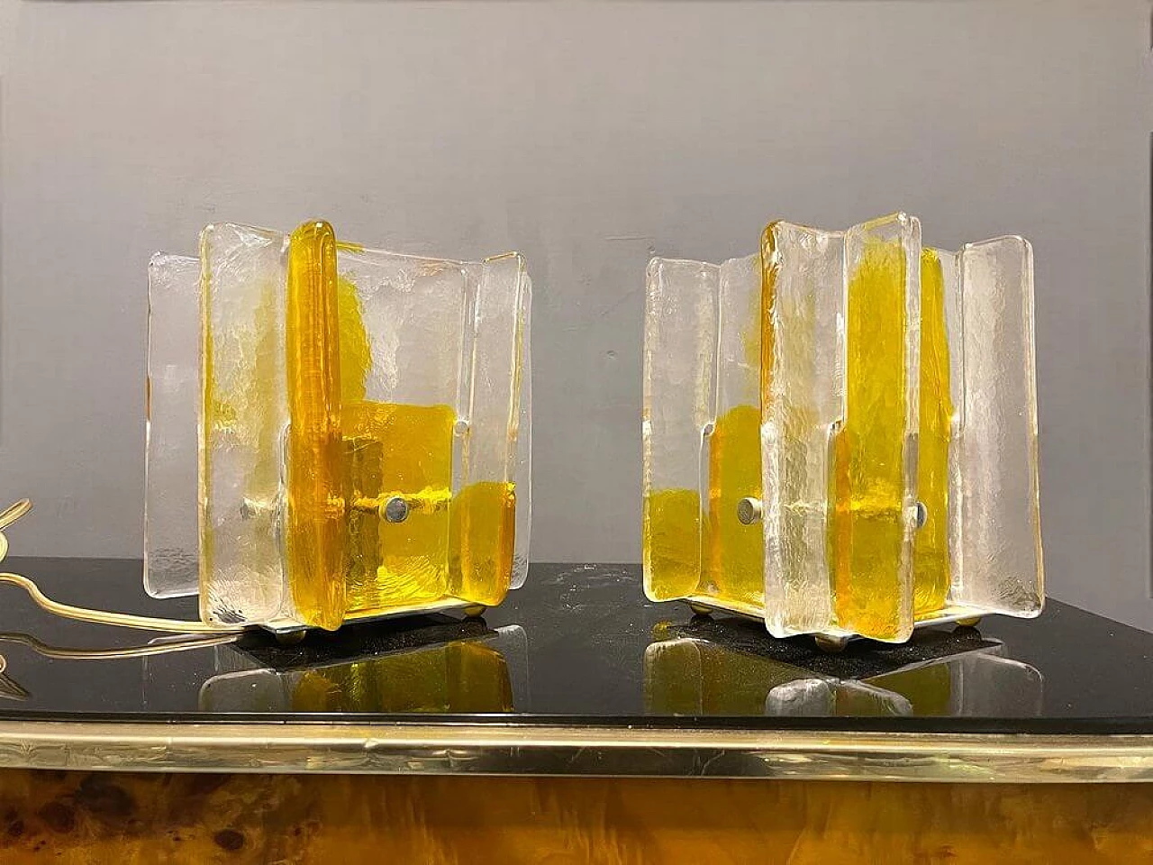 Coppia di lampade da tavolo geometriche in vetro di Murano di A.V. Mazzega, anni '70 1