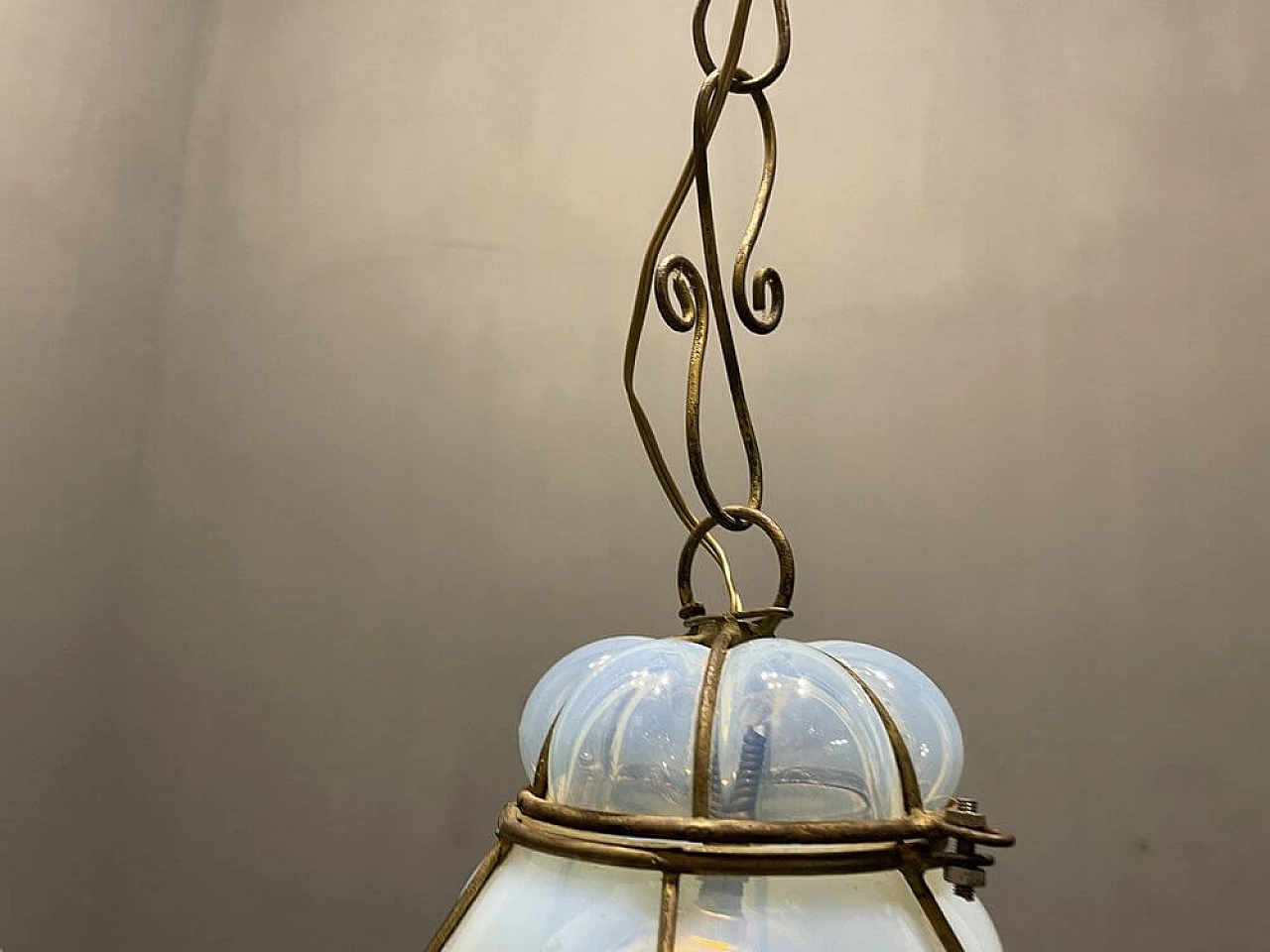 Lampadario in ferro battuto e vetro di Murano soffiato, anni '50 2