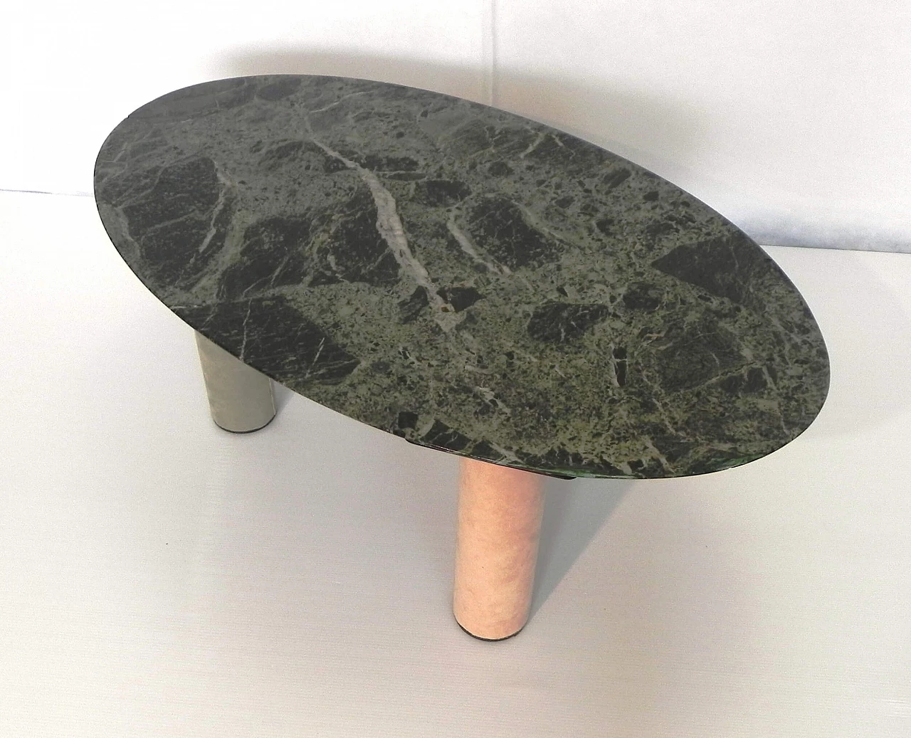 Tavolino ovale con piano in marmo Verde Alpi e gambe in alcantara, anni '2000 9