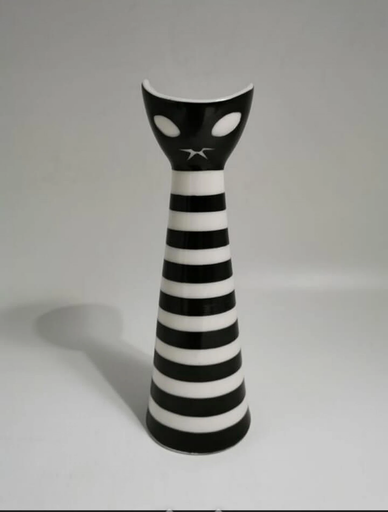 Porcelain cat figurine by Janos Torok for Zsolnay, 1960s 1