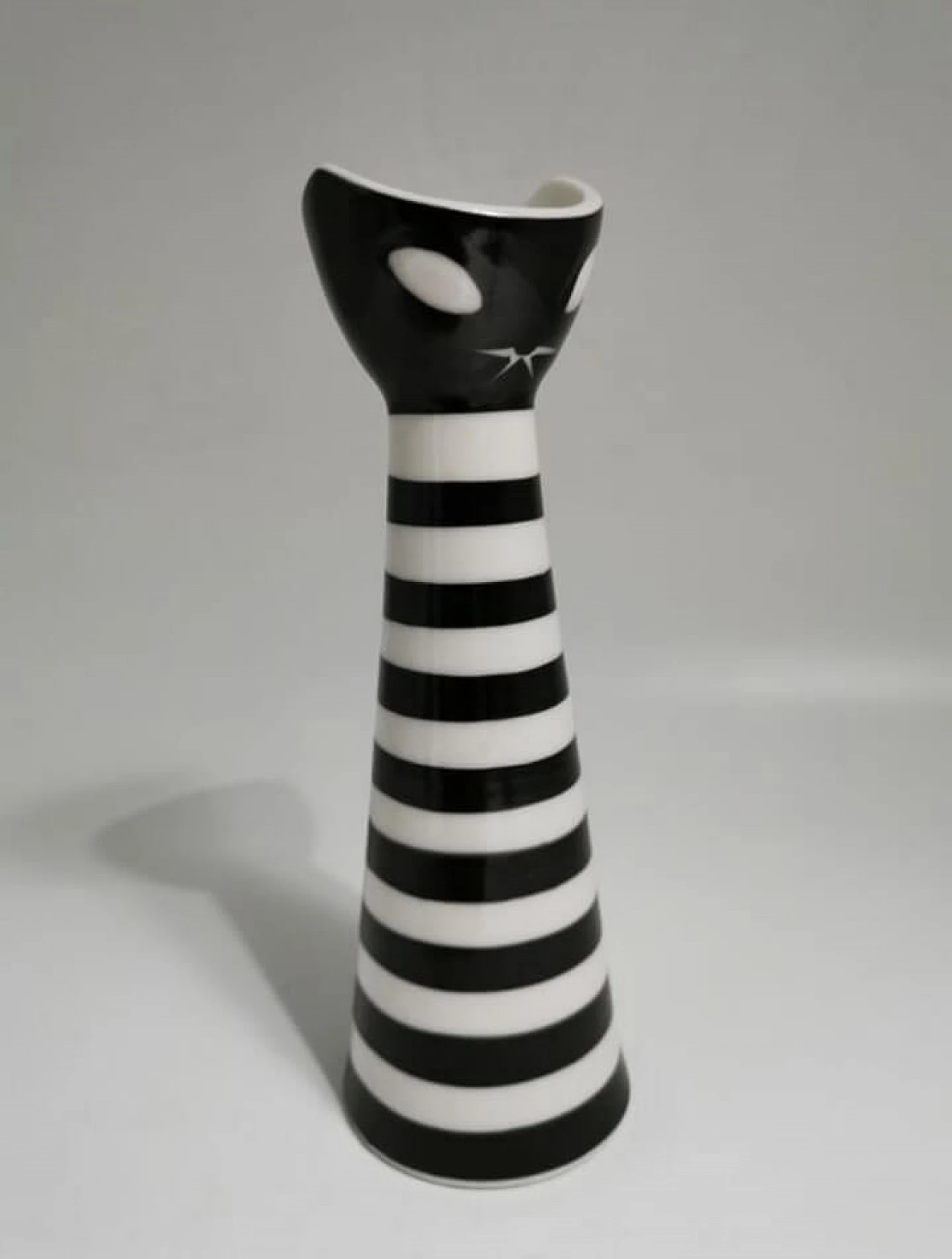 Porcelain cat figurine by Janos Torok for Zsolnay, 1960s 3