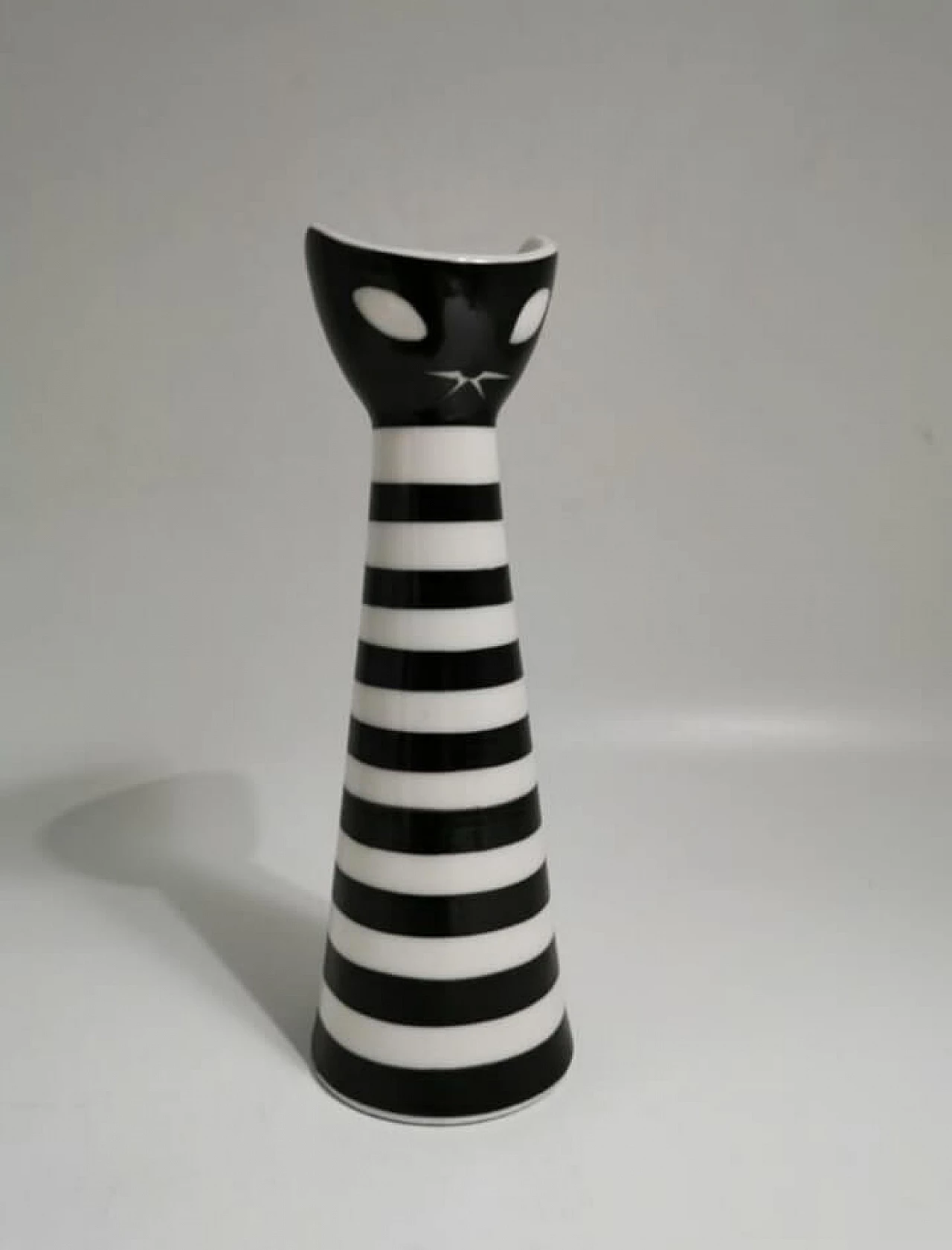Porcelain cat figurine by Janos Torok for Zsolnay, 1960s 4