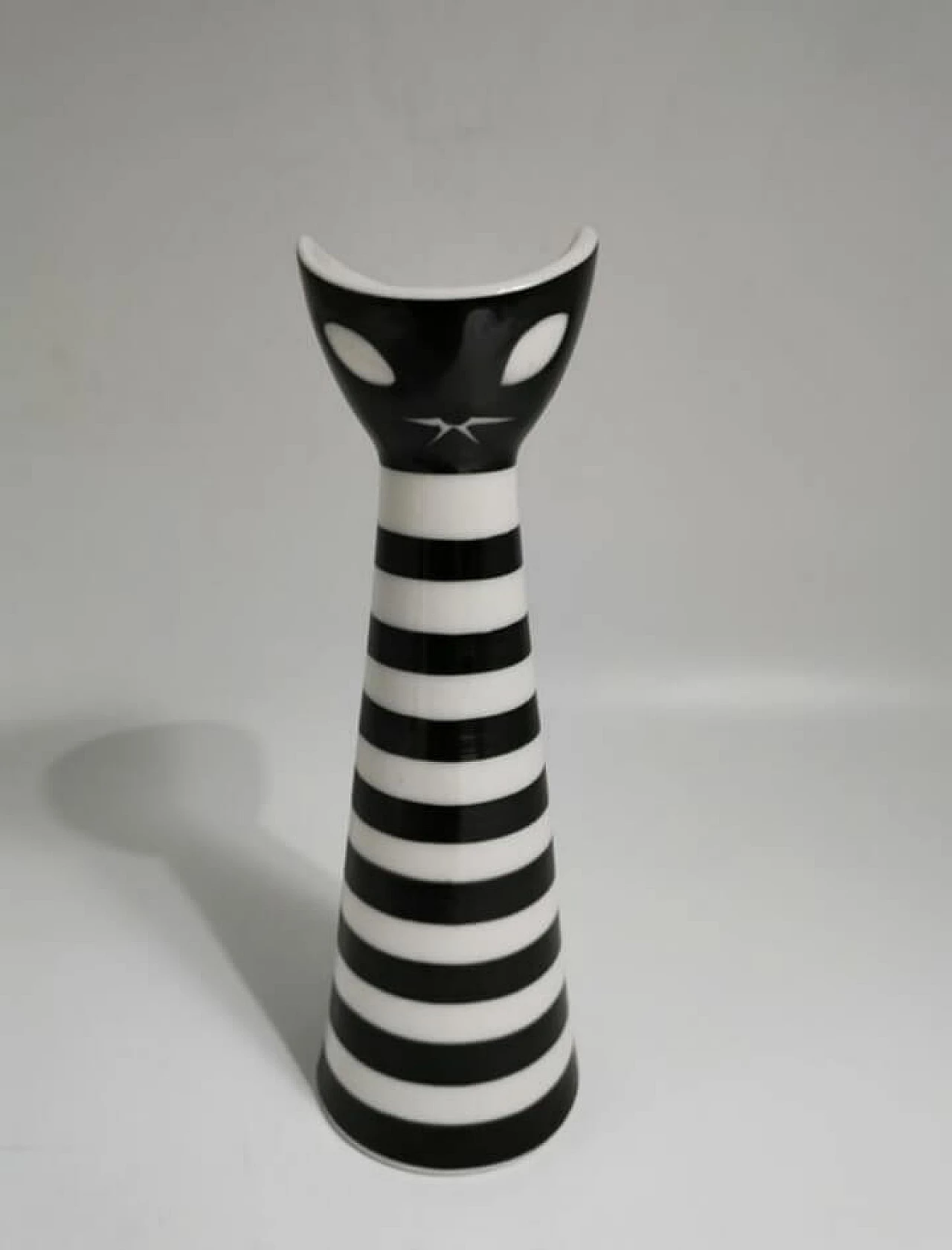 Porcelain cat figurine by Janos Torok for Zsolnay, 1960s 5