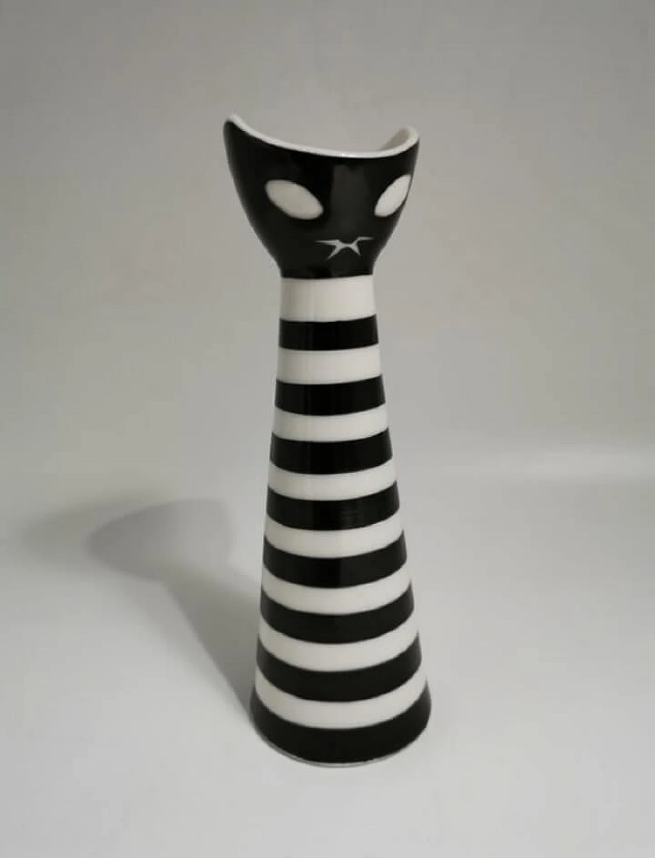 Porcelain cat figurine by Janos Torok for Zsolnay, 1960s 7