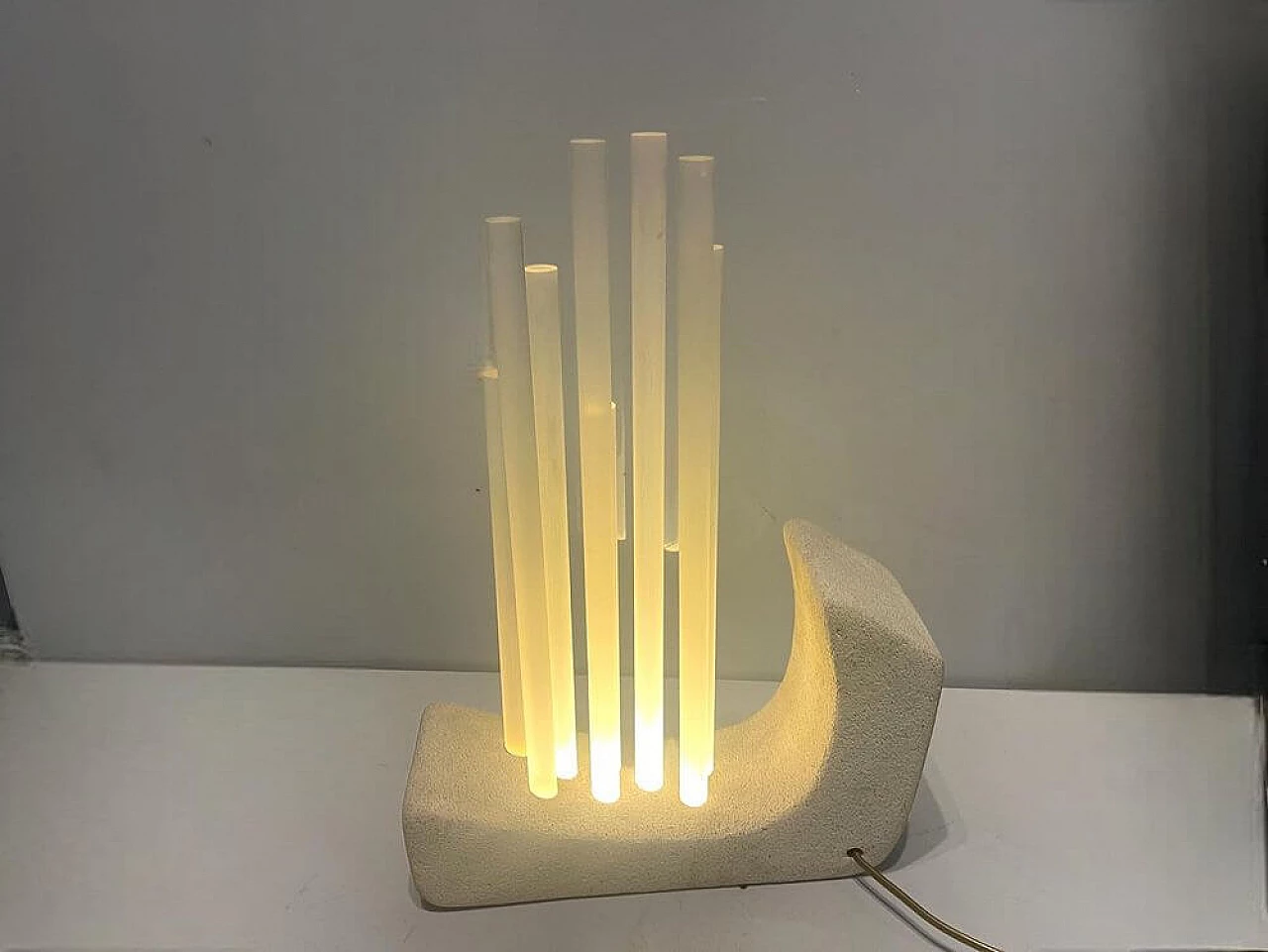 Lampada da tavolo in pietra acrilica, anni '80 4