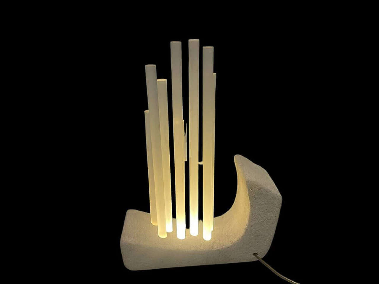 Lampada da tavolo in pietra acrilica, anni '80 5