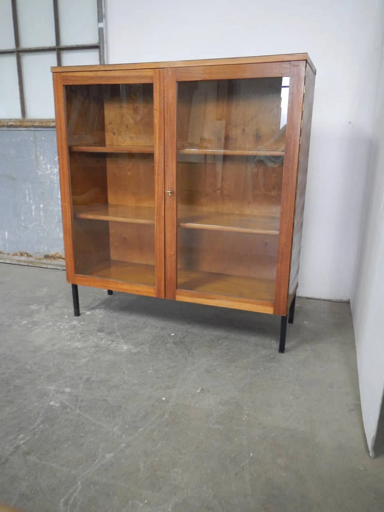 Teak workshop showcase with metal feet, 1960s 15