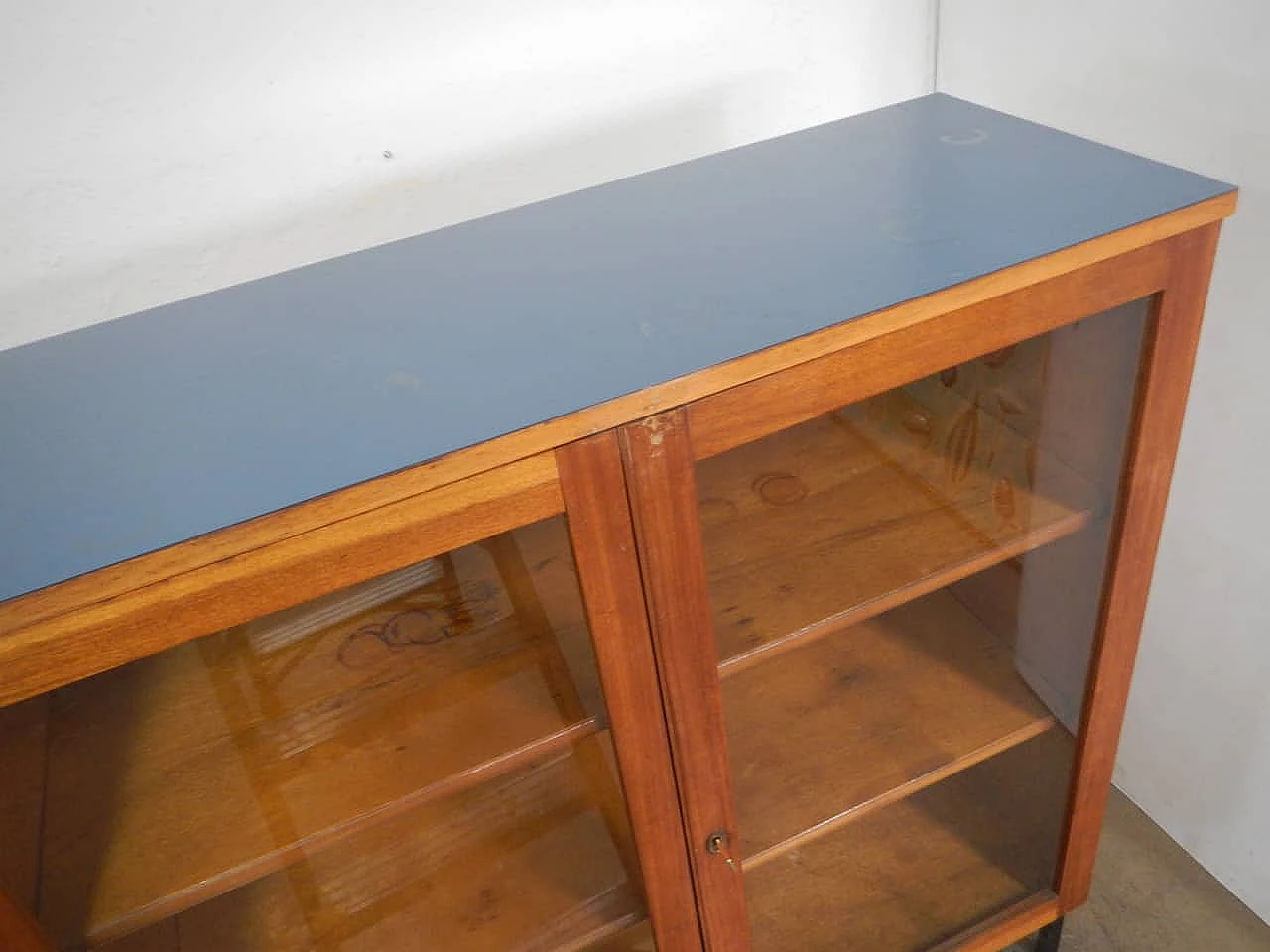 Teak workshop showcase with metal feet, 1960s 22