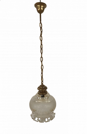 Lampadario in ottone con diffusore in vetro lavorato, anni '60
