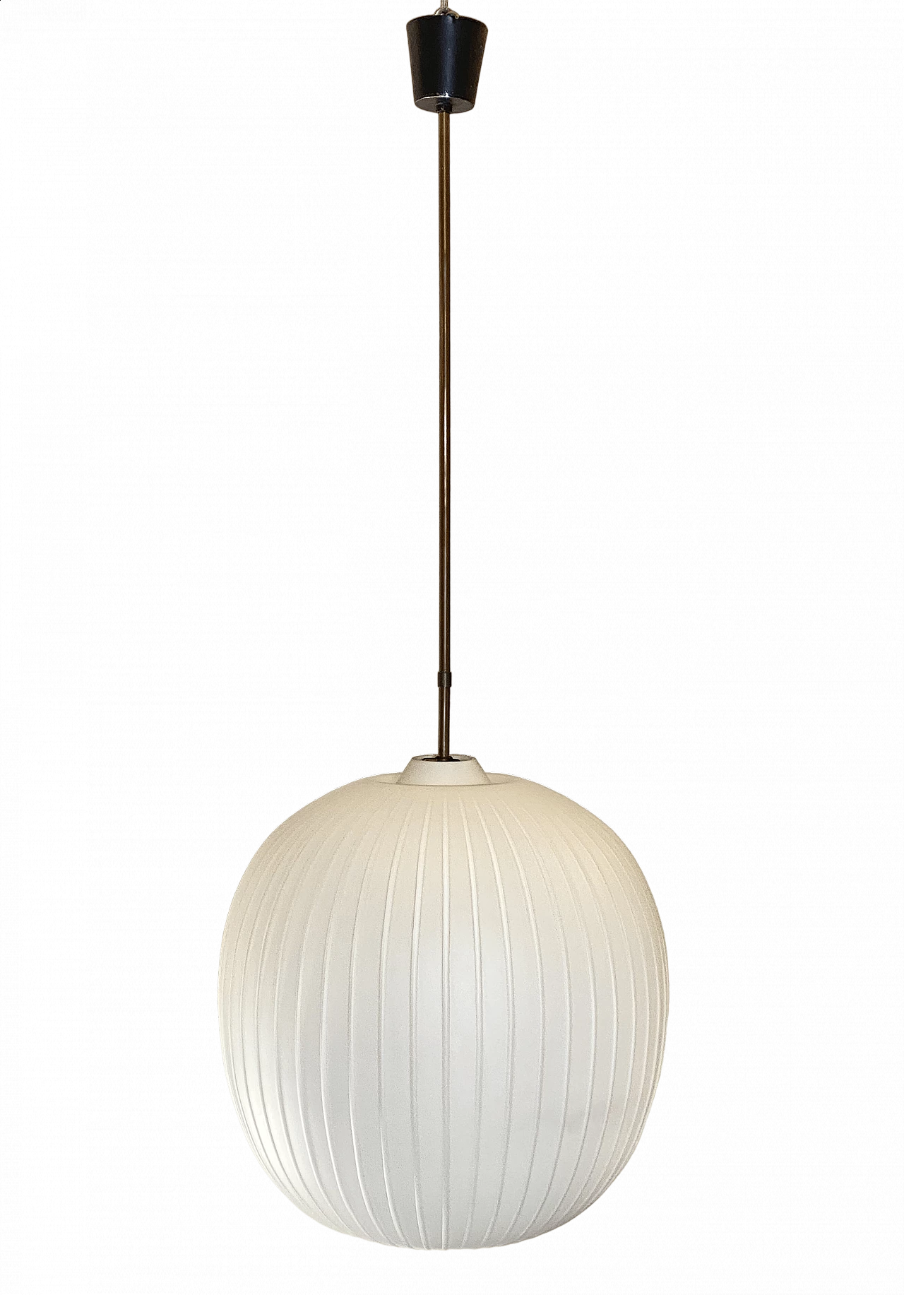 Lampadario sferico con diffusore in vetro opalino, anni '60 12