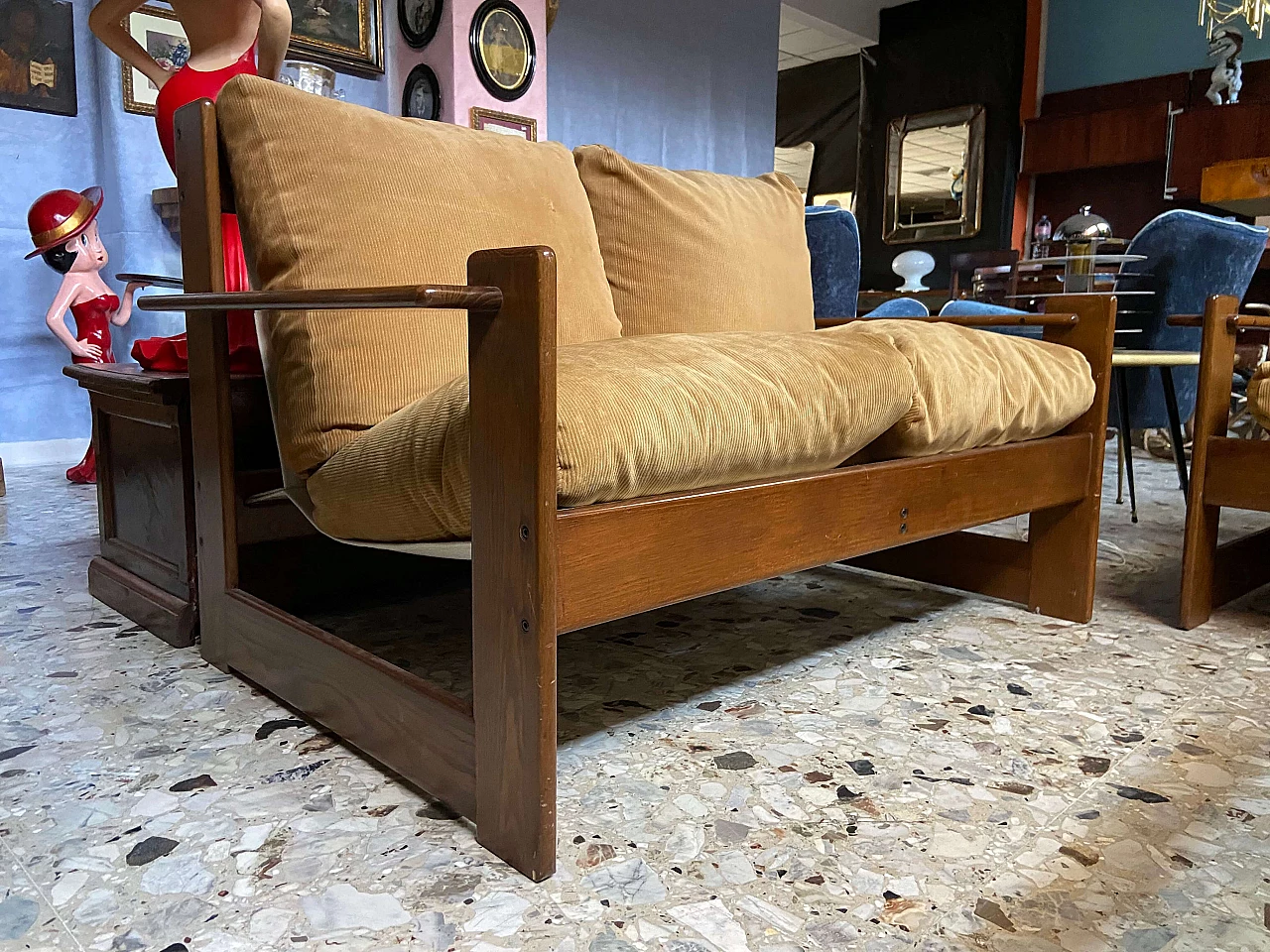 Pair of sofas in walnut attributed to Carlo Scarpa, 1960s 6