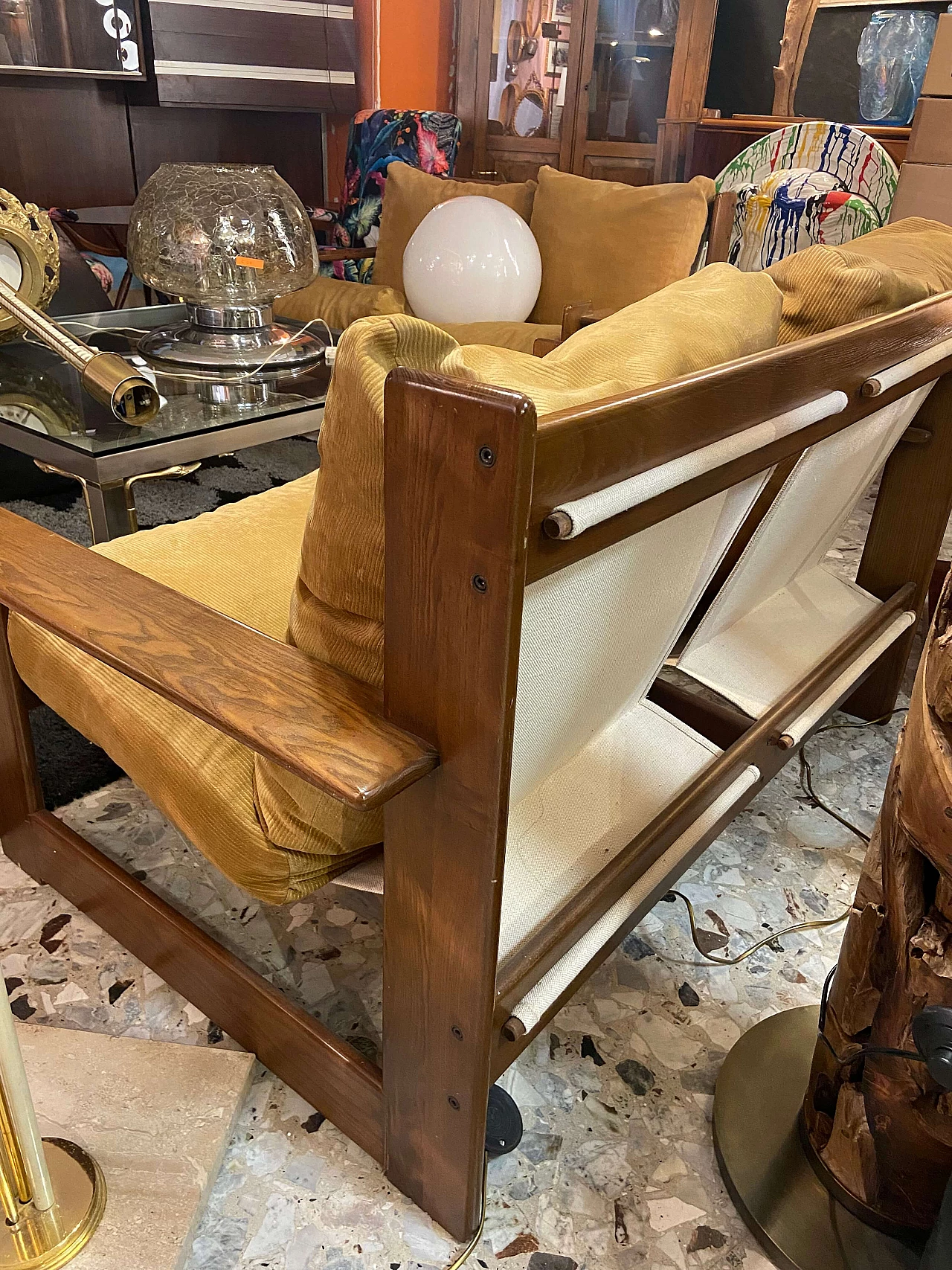Pair of sofas in walnut attributed to Carlo Scarpa, 1960s 11