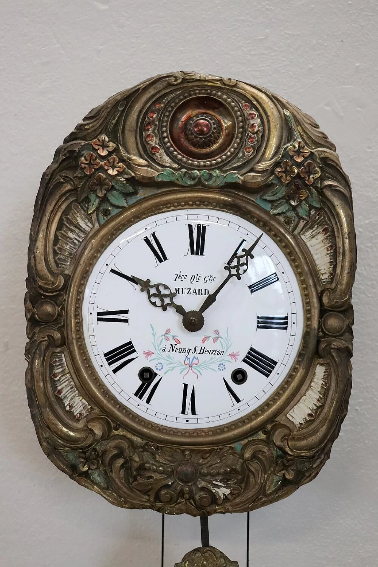 Wall pendulum clock in embossed and painted bronze, 19th century 3