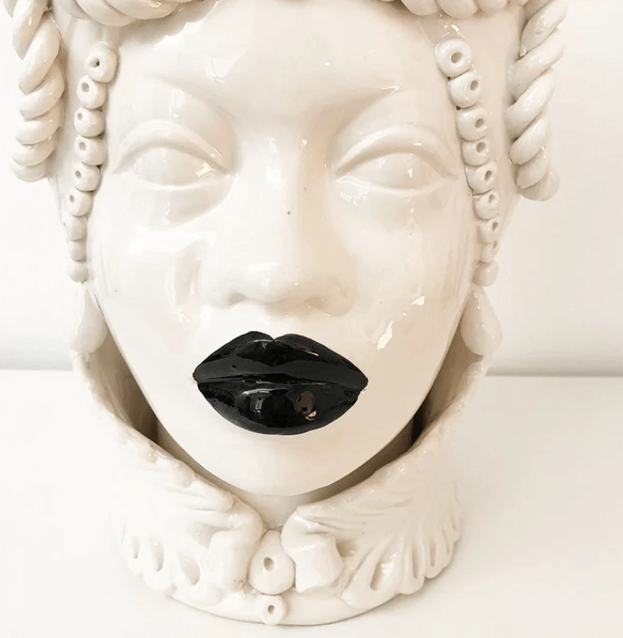Testa di Moro con labbra nere, vaso in ceramica di Caltagirone, anni 2000 2