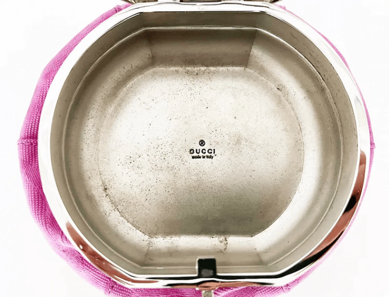 Posacenere Gucci in metallo e tessuto rosa, anni '90 6