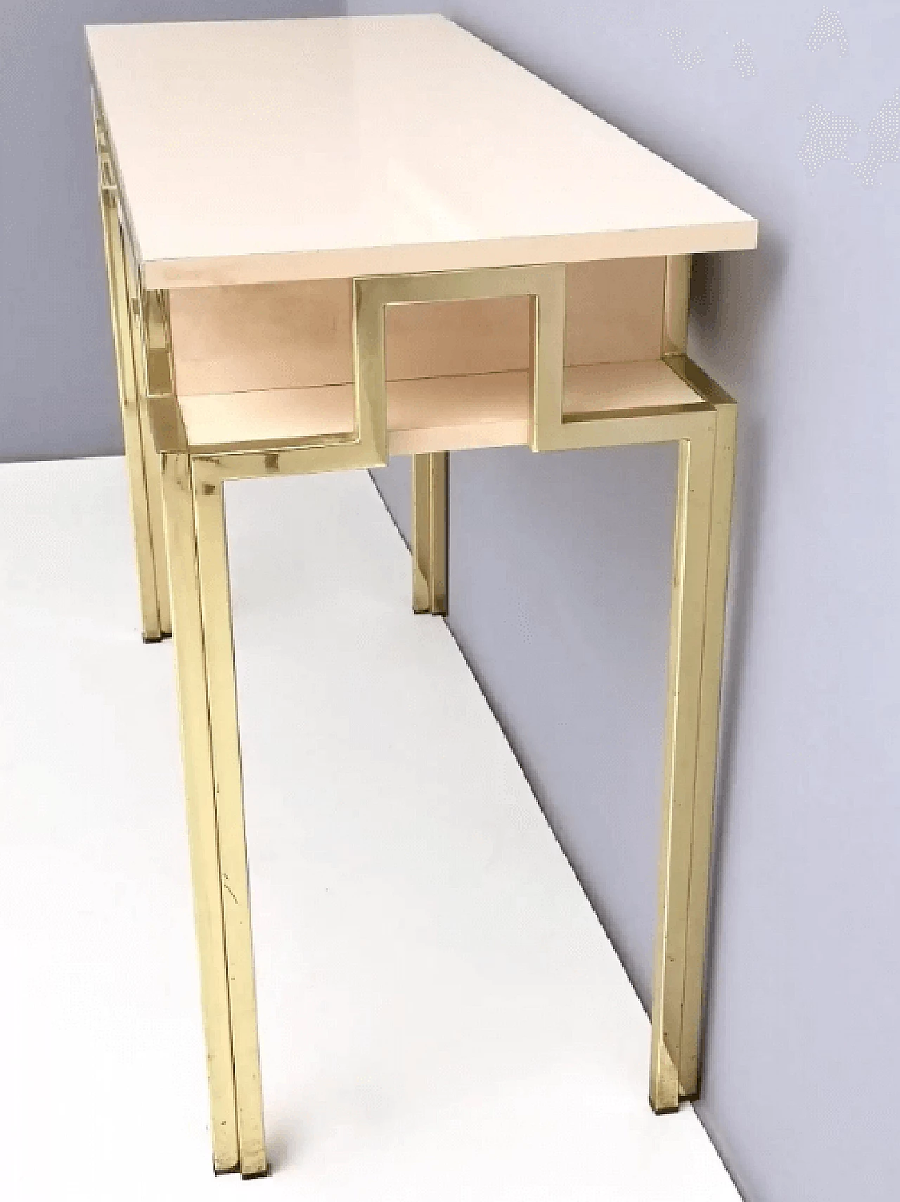 Consolle in formica rosa pallido e ottone con specchio a parete, anni '70 6