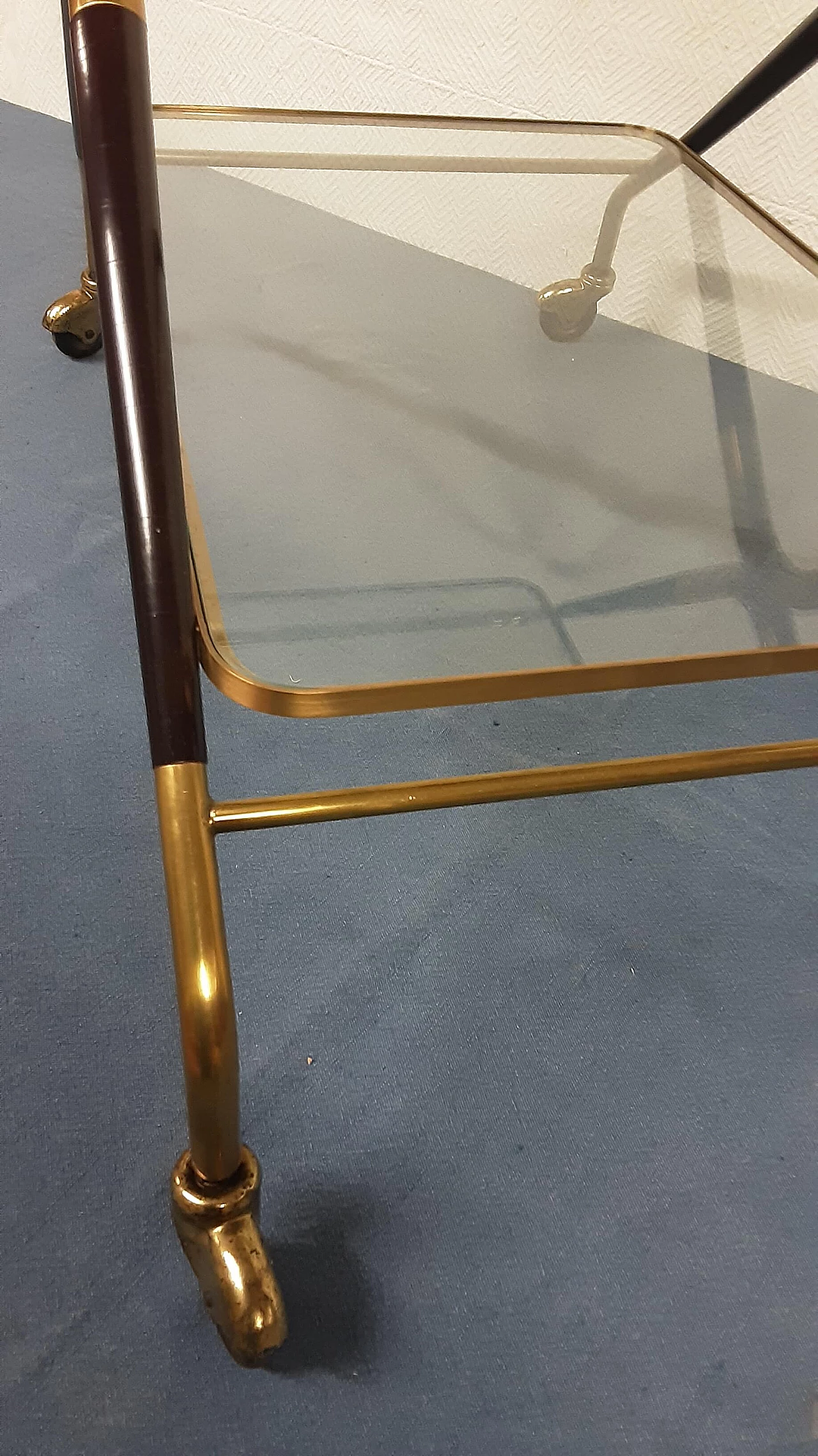 Carrello in legno, ottone e vetro, anni '50 5