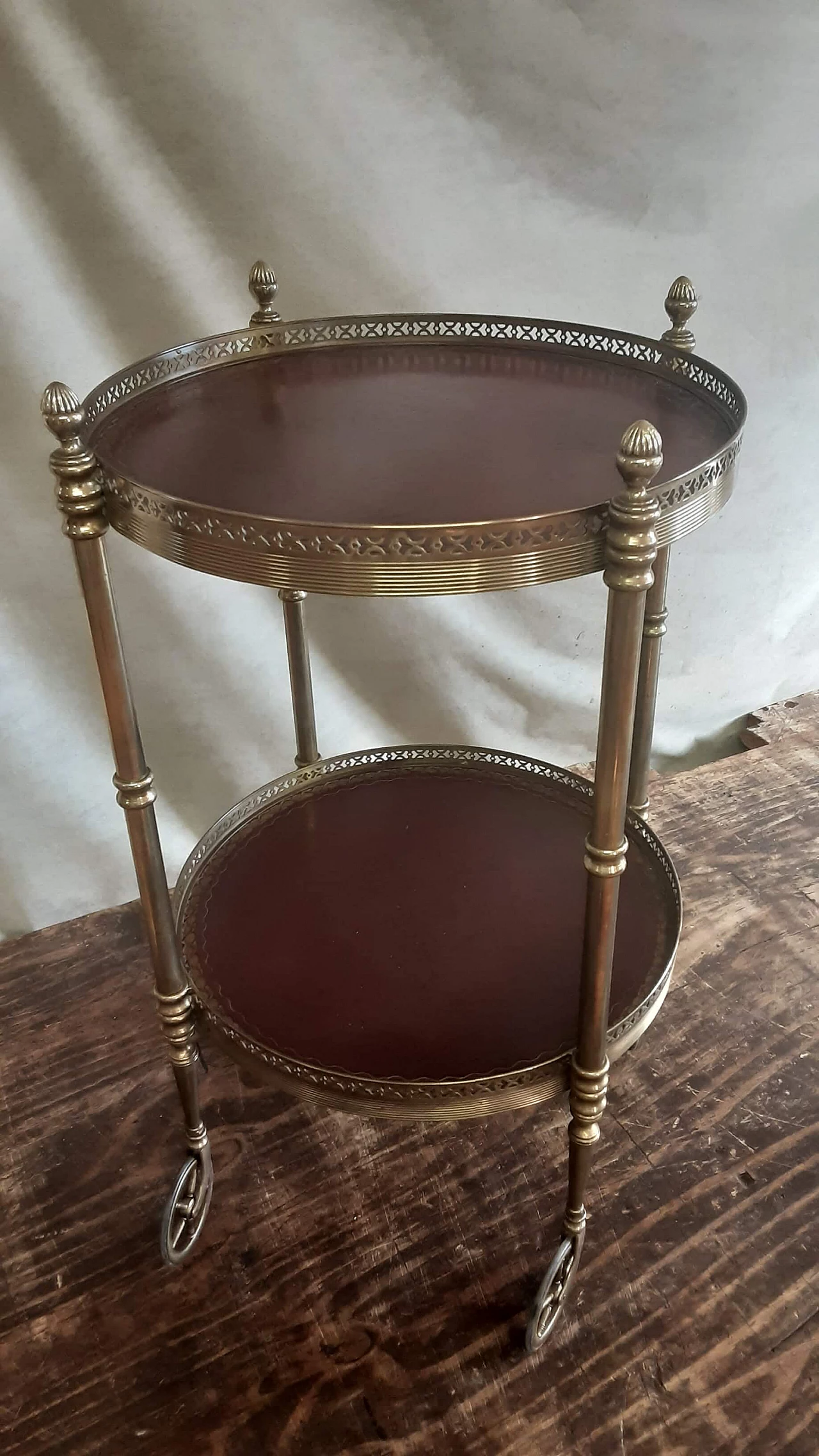 Carrello in metallo dorato e cuoio, anni '60 3