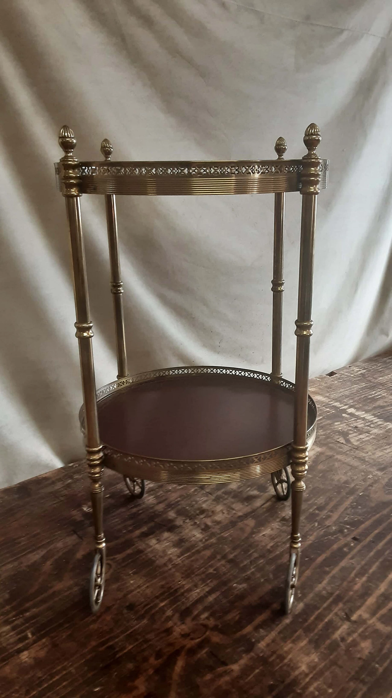 Carrello in metallo dorato e cuoio, anni '60 4