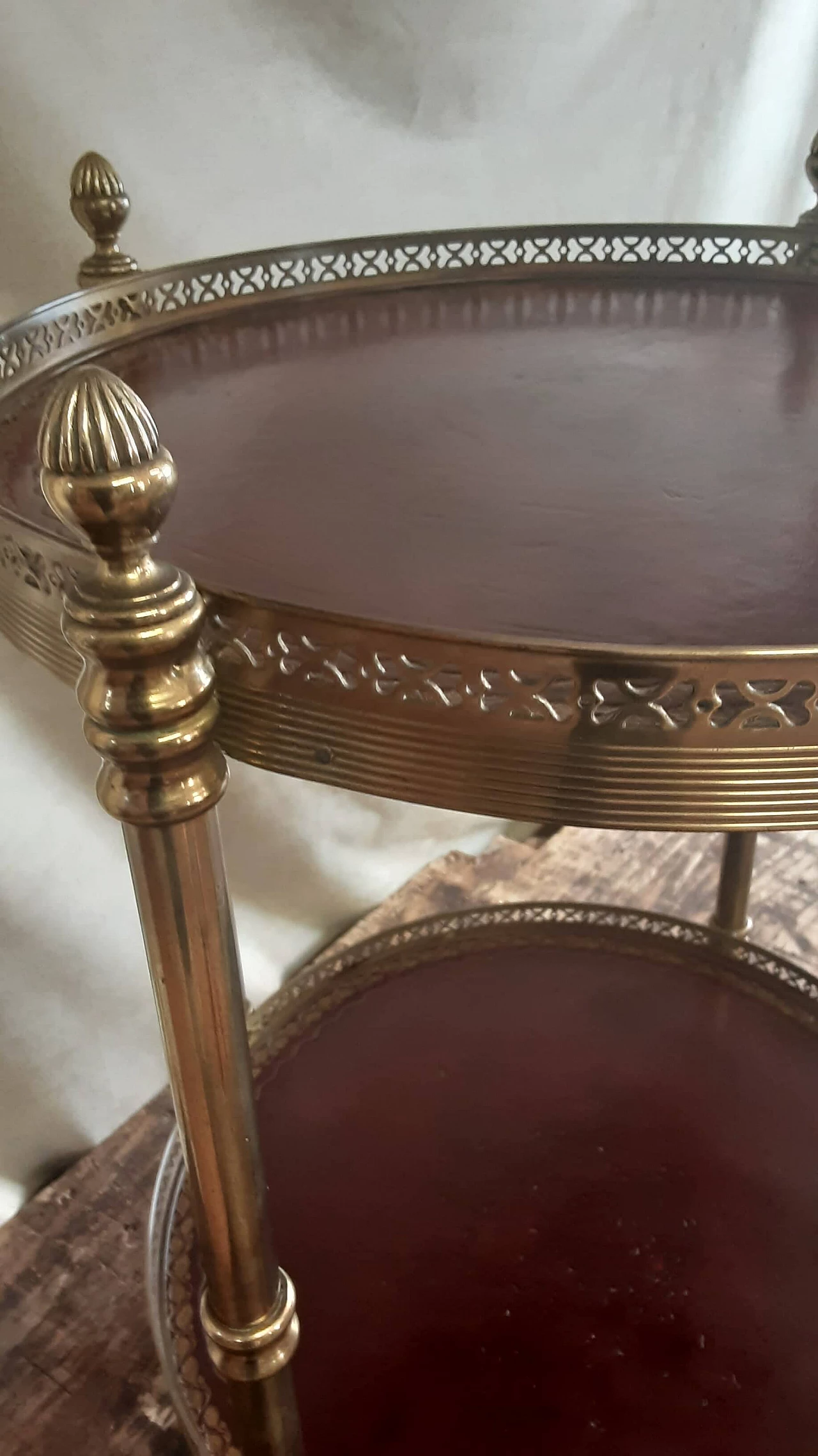 Carrello in metallo dorato e cuoio, anni '60 5