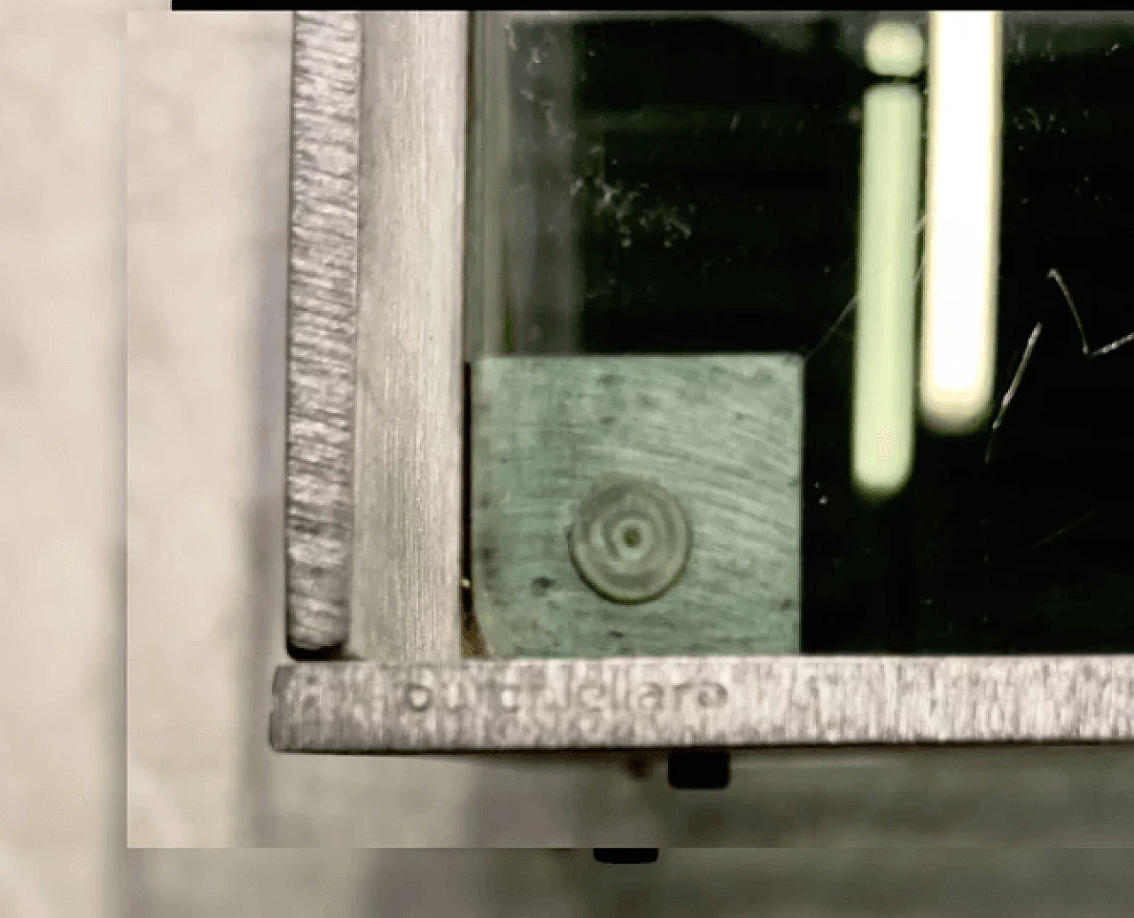 Tavolino con rotelle in alluminio e vetro di Lorenzo Burchiellaro, anni '70 5