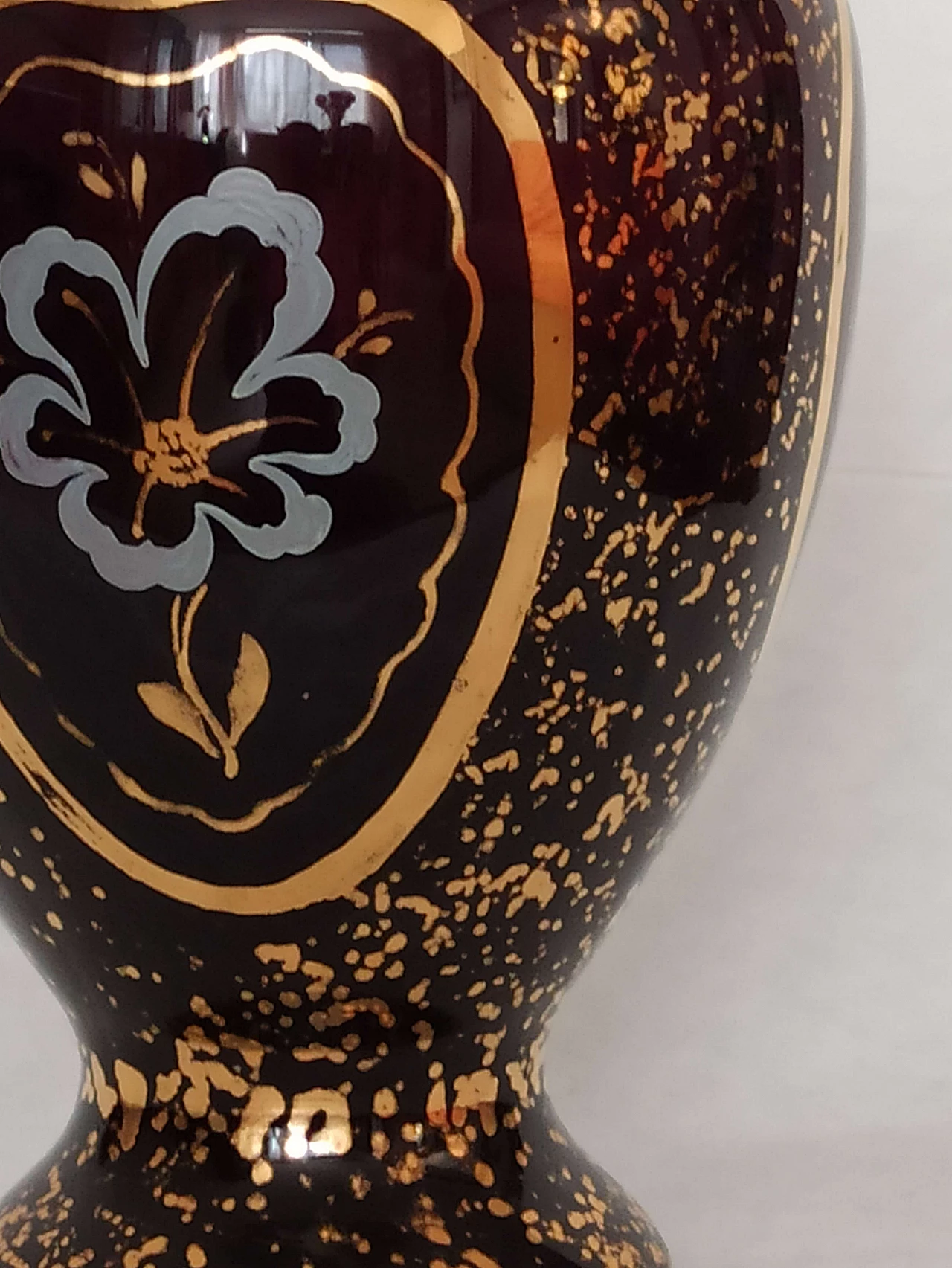 Murano glass vase with pure gold decoration, 1950s 3