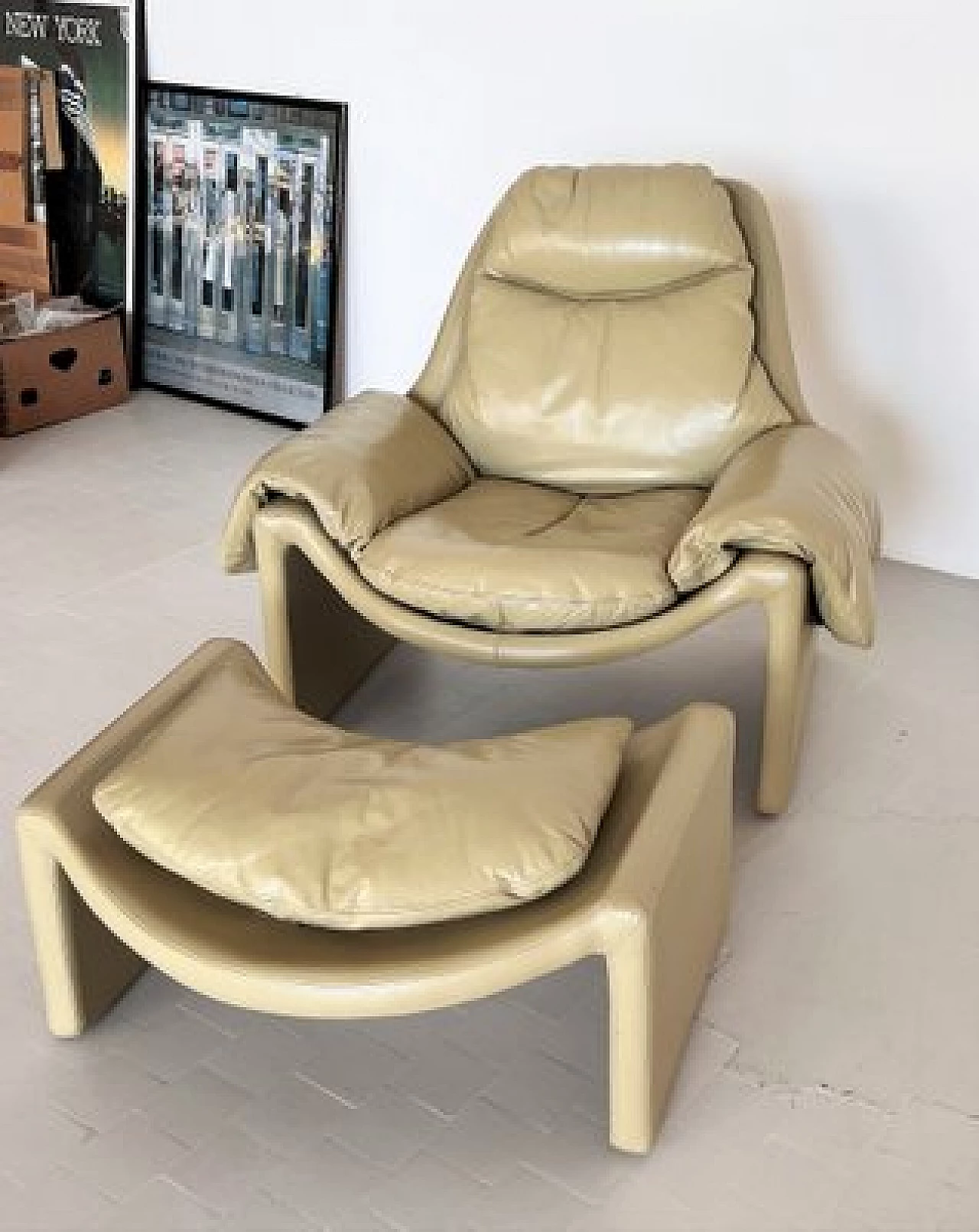 P60 leather armchair with footstool by Vittorio Introini for Saporiti, 1970s 4