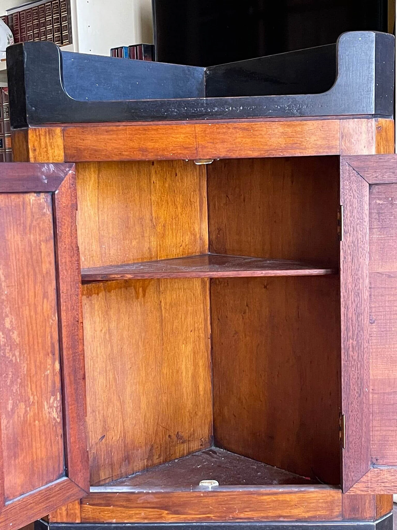 Angoliera in radica di noce e palissandro, anni '70 2