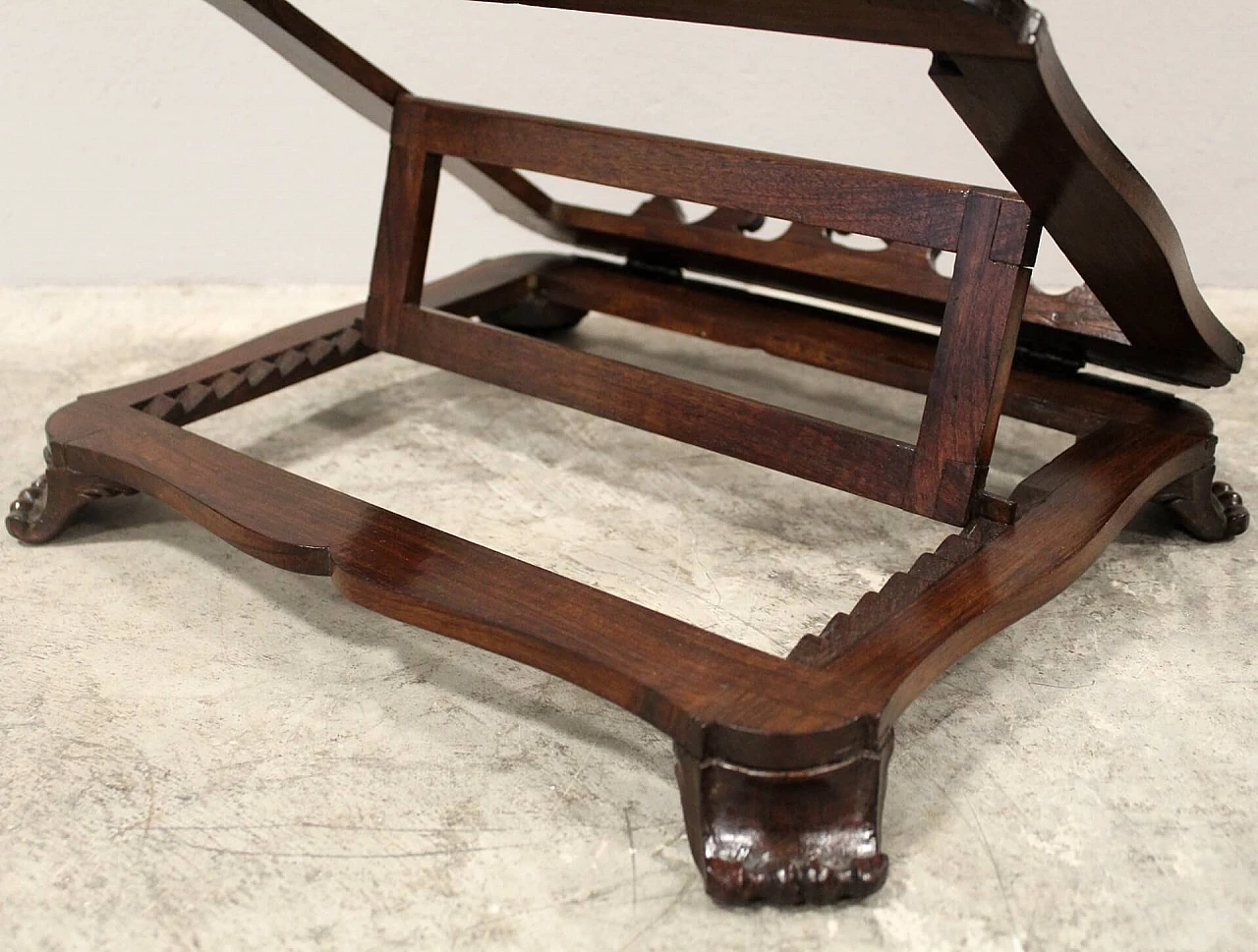 Solid walnut table lectern, late 19th century 3