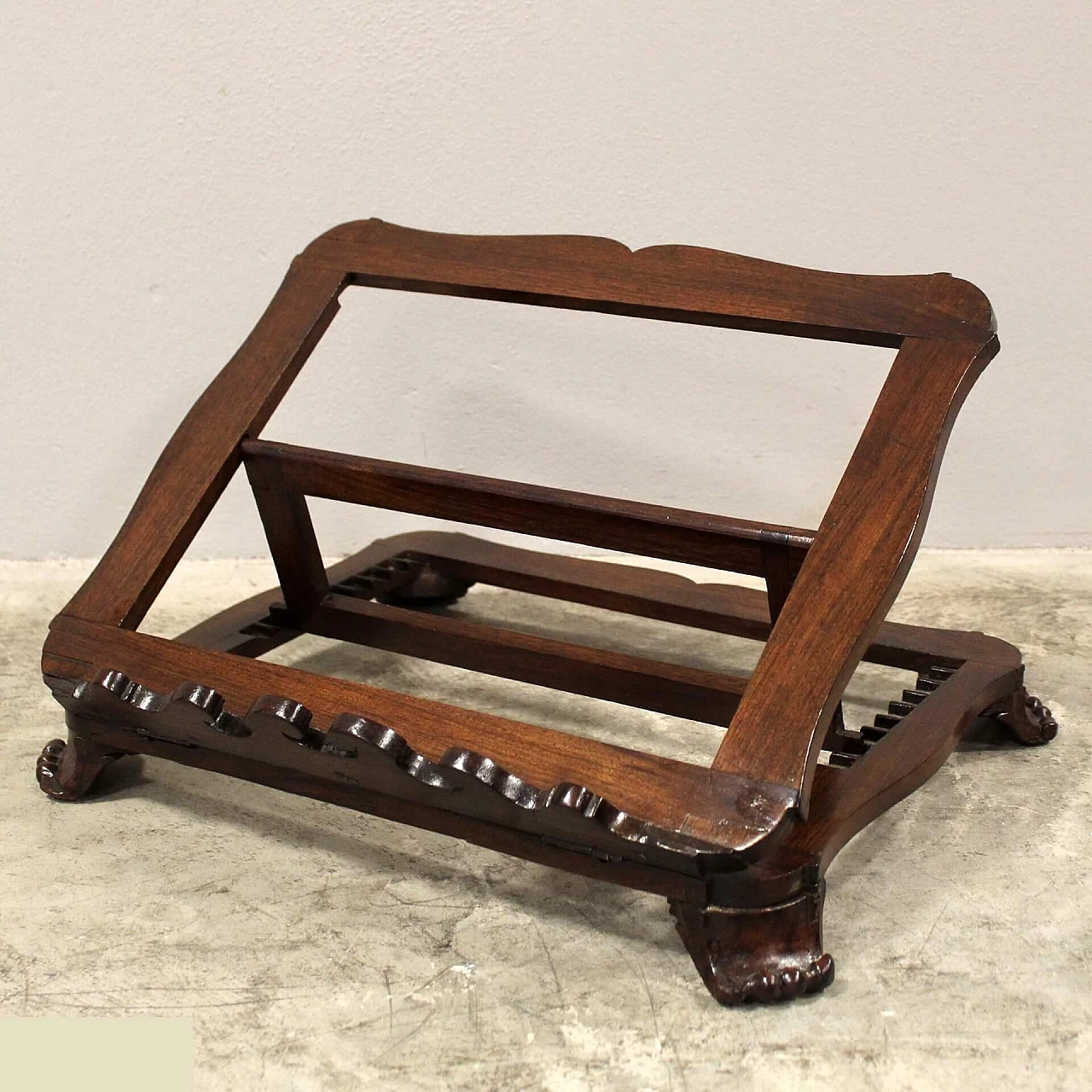 Solid walnut table lectern, late 19th century 7