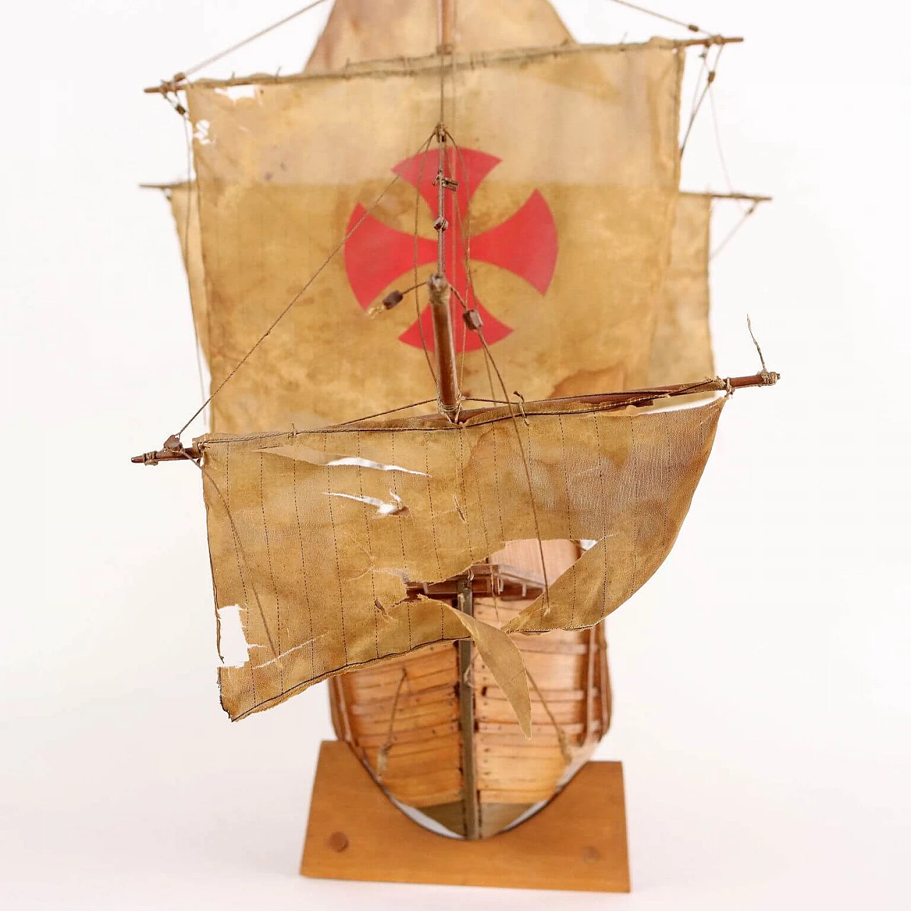 Wood caravel Santa Maria model 9