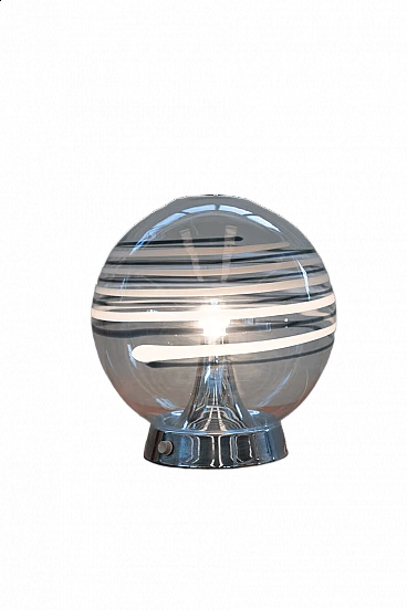 Lampada da tavolo in metallo cromato e vetro di Gino Vistosi, anni '70