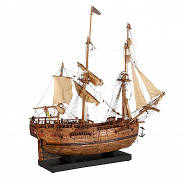Modellino di vascello in legno