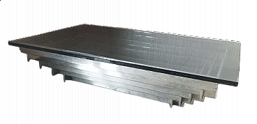 Tavolino rettangolare in acciaio e vetro di David Hicks, anni '70