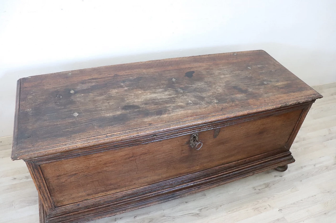 Solid walnut chest, mid-17th century 4