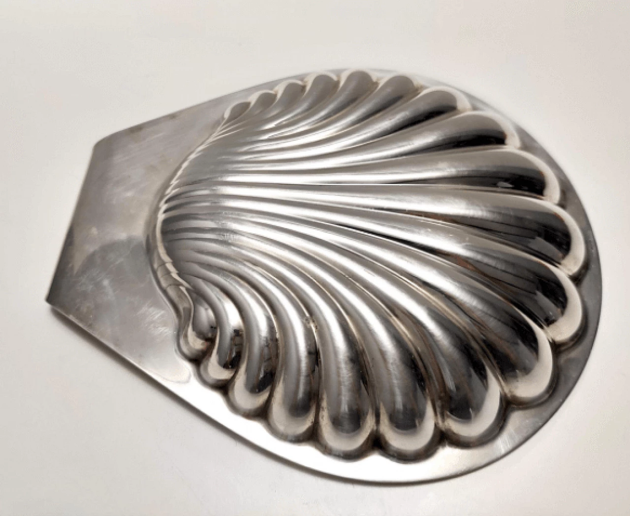 Silver-plated brass shell center piece by Lino Sabattini, 1970s 8